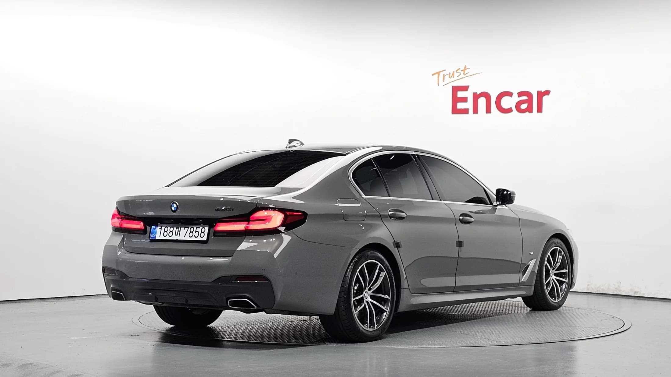 BMW 5-Series 520i M Sport, 2021 г. 88017 км. — фото 2
