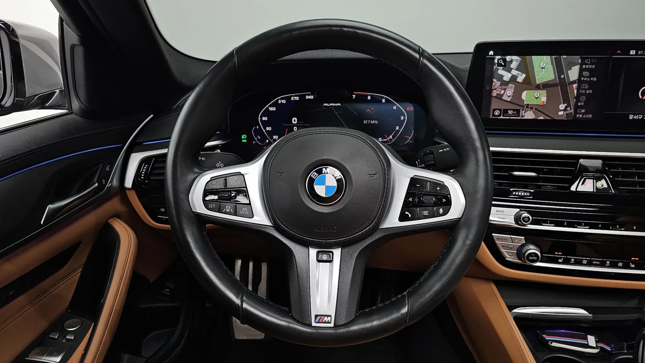 BMW 5-Series 520i M Sport, 2021 г. 88017 км. — фото 13