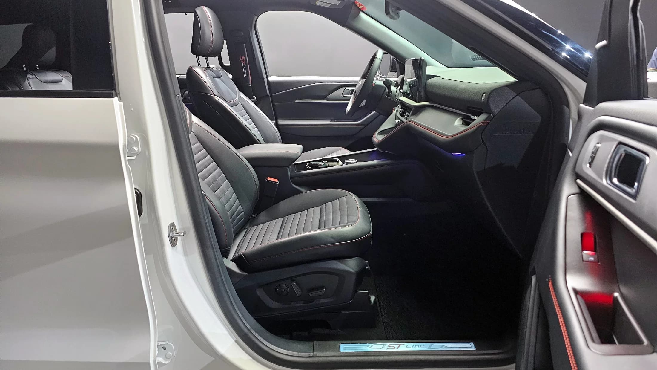 Ford EXPLORER 2.3 ST-Line 4WD, 2025 г. 5492 км. — фото 11