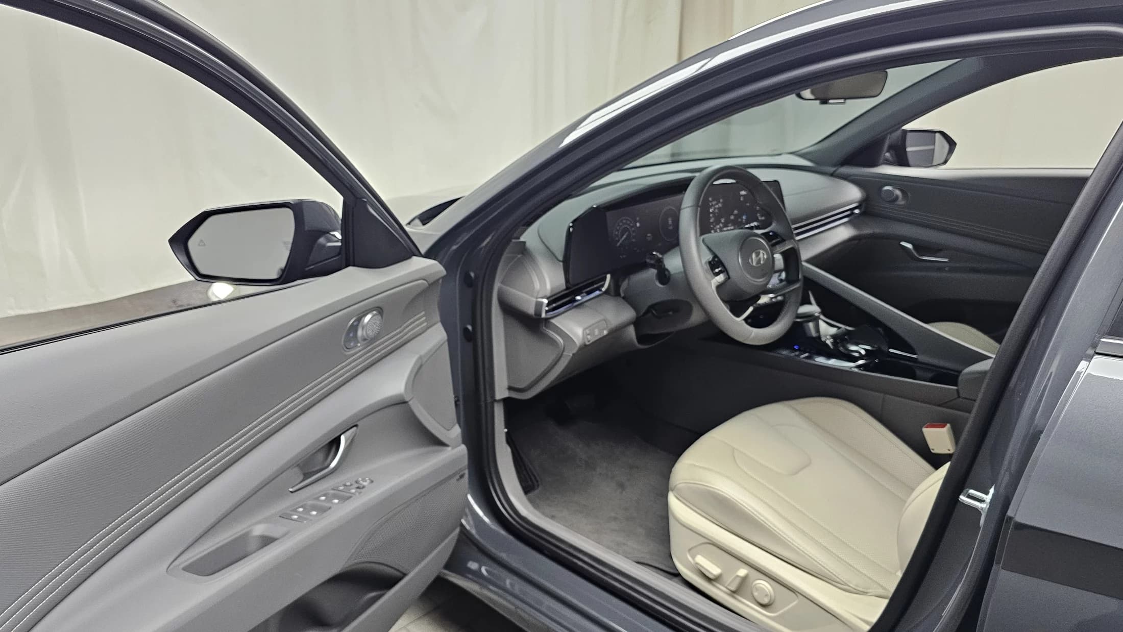 Hyundai AVANTE (Хендай Элантра) Inspiration, гибрид, 2025 г. 10320 км. — фото 10