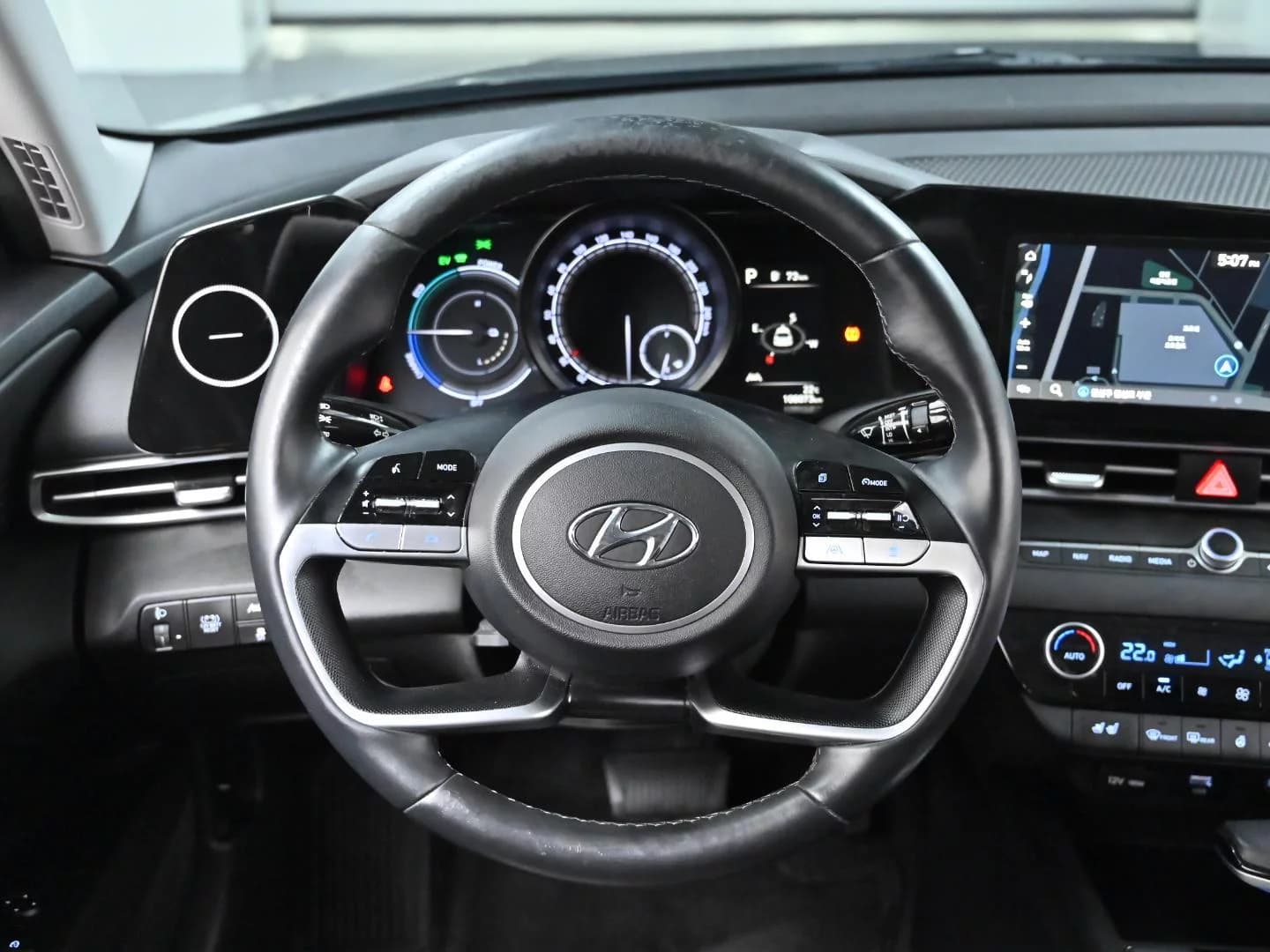 Hyundai AVANTE (Хендай Элантра) Modern, гибрид, 2022 г. 108085 км. — фото 13