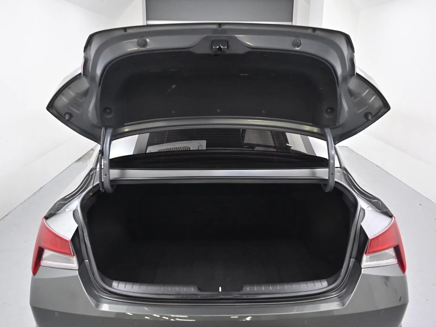 Hyundai AVANTE (Хендай Элантра) Modern, гибрид, 2022 г. 108085 км. — фото 20