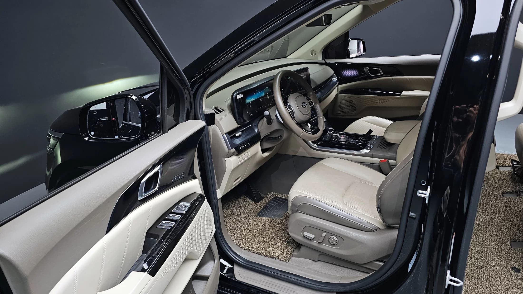 Kia Carnival Gasoline 9-Seater Hi-Limousine Signature, 2021 г. 88541 км. — фото 10