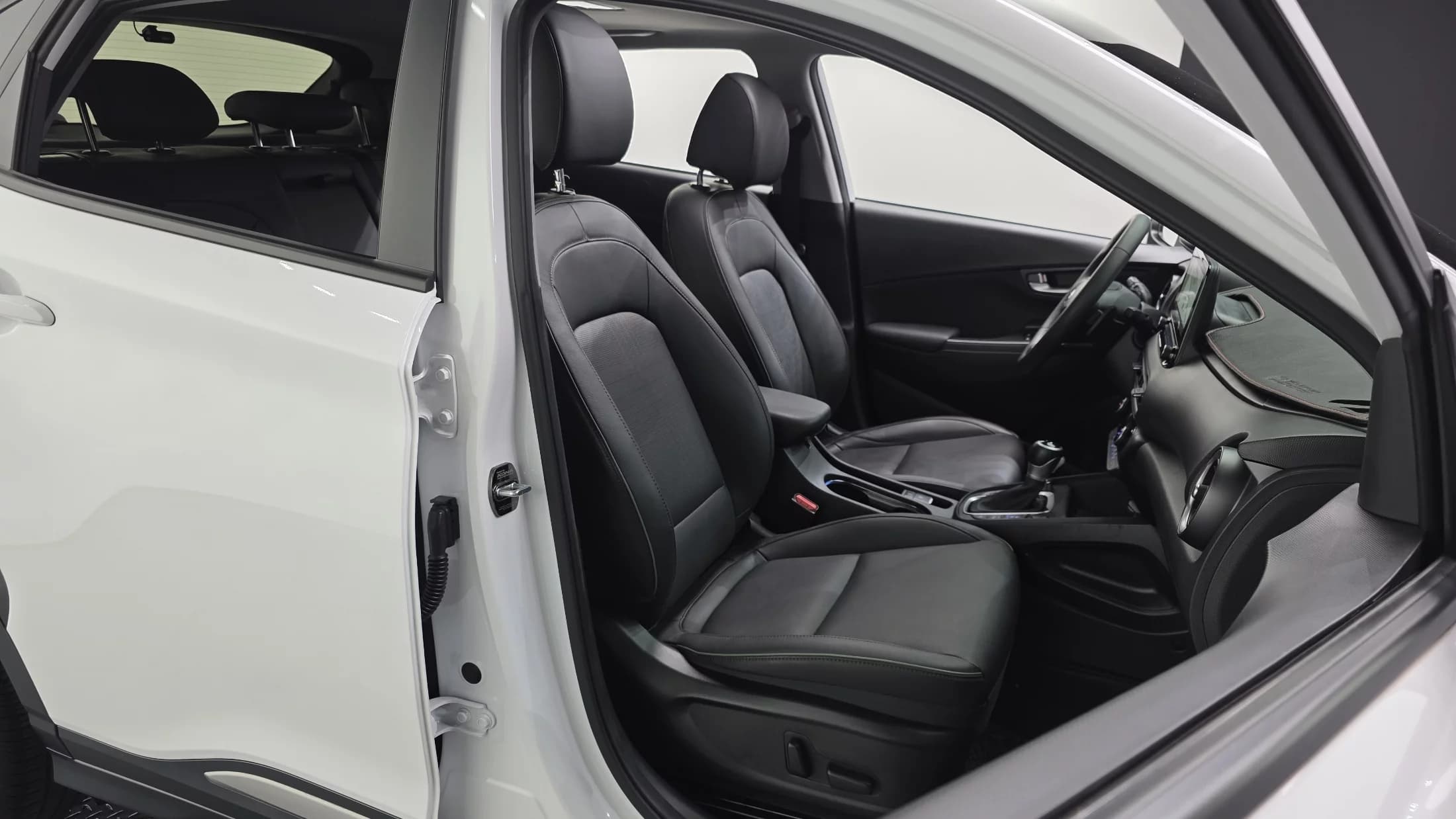Hyundai Kona Gasoline 2.0 2WD Inspiration, 2021 г. 106569 км. — фото 12