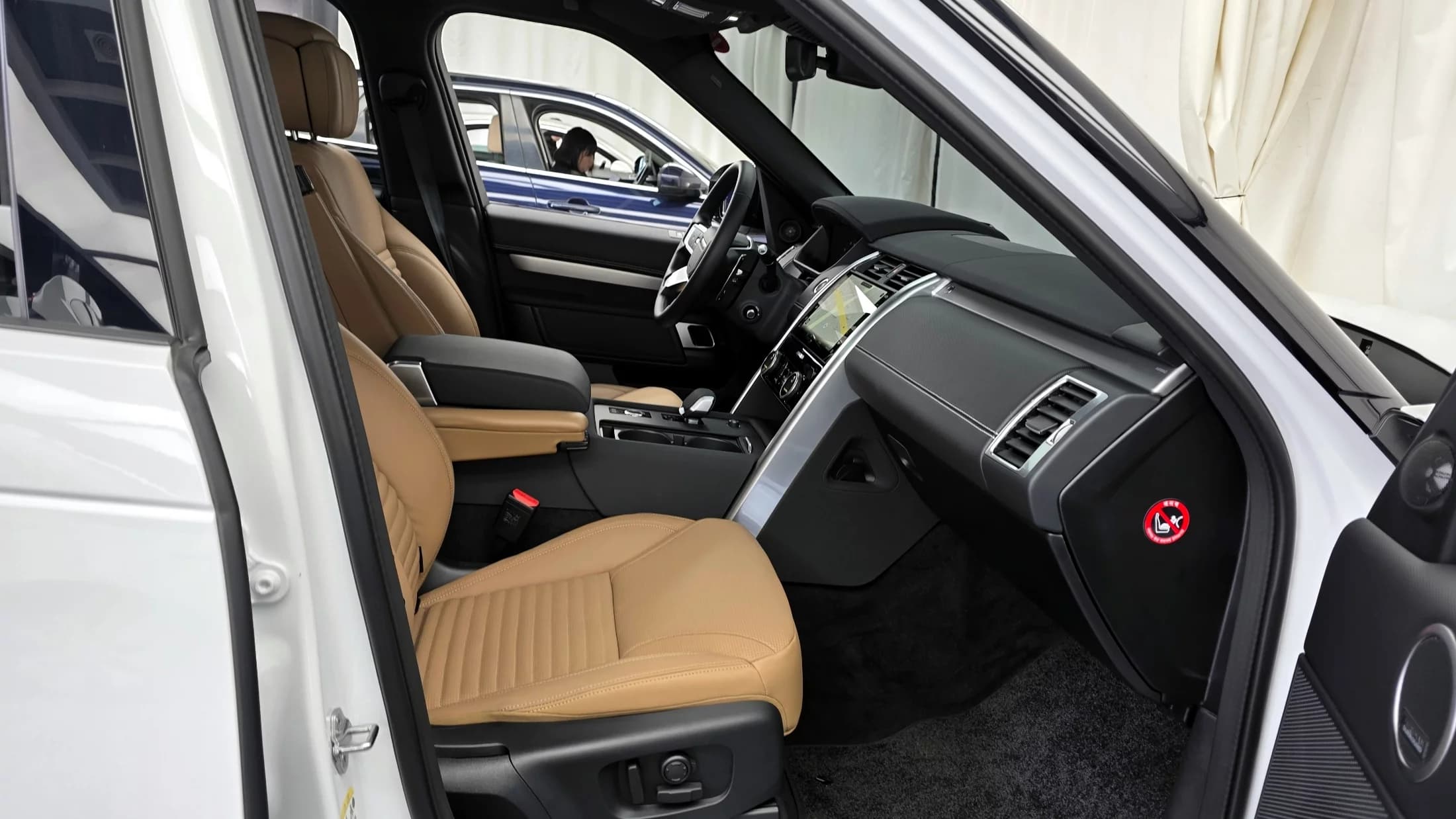 Land Rover DISCOVERY D350 Dynamic HSE, 2025 г. 3989 км. — фото 11