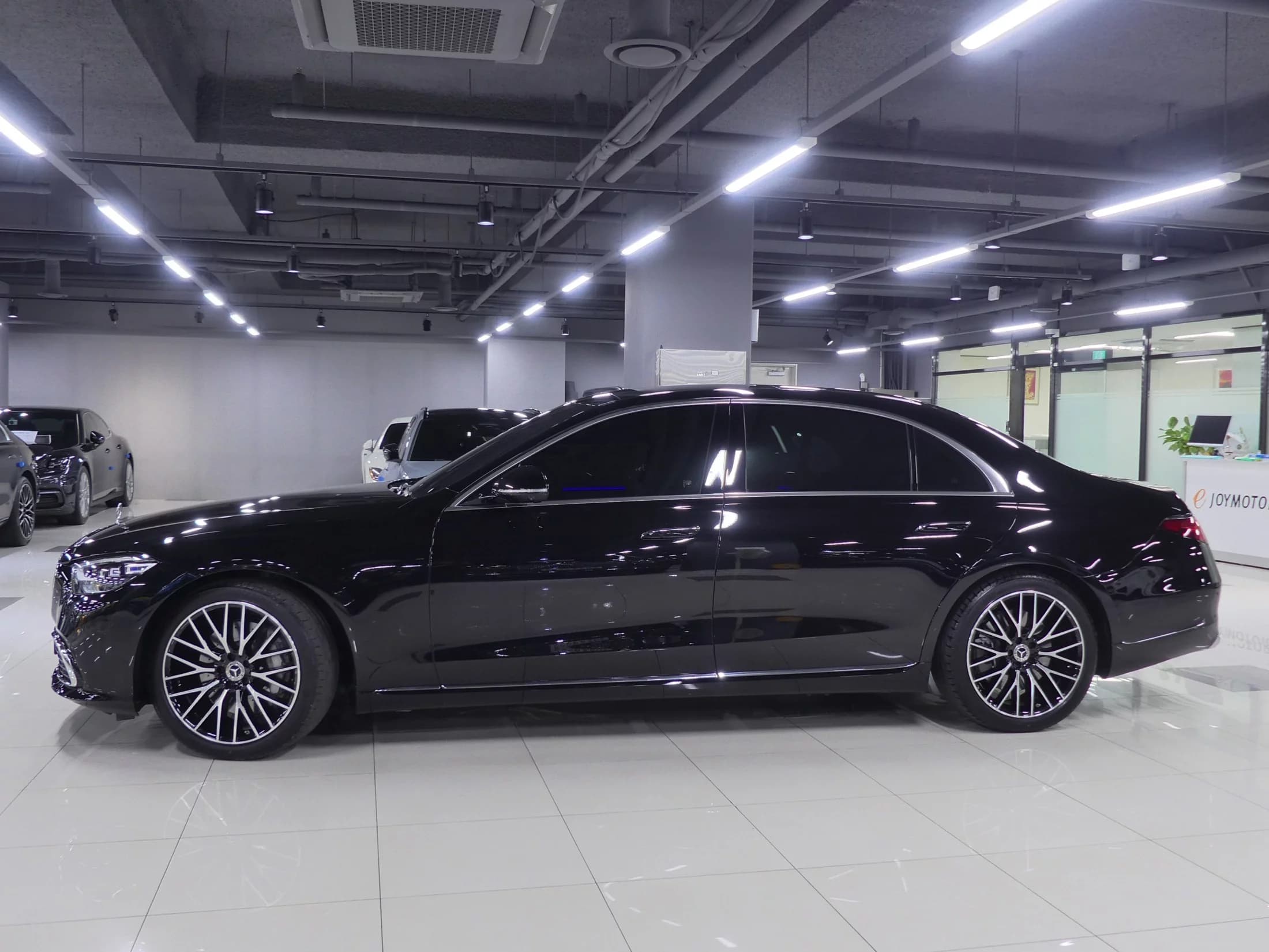 Mercedes-Benz S-Class S580L 4MATIC, 2024 г. 3901 км. — фото 2