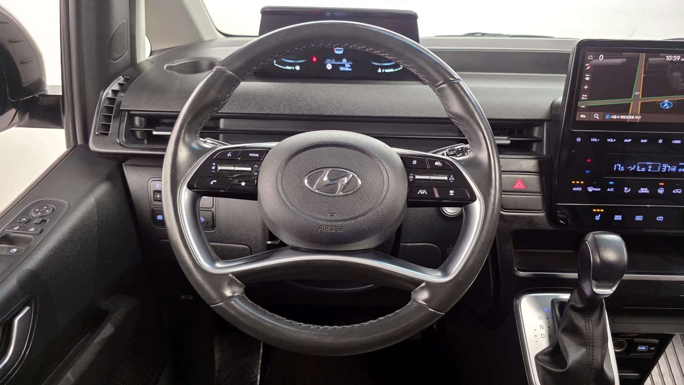 Hyundai Staria 4WD Tourer 11-Seater Modern, 2022 г. 70271 км. — фото 13