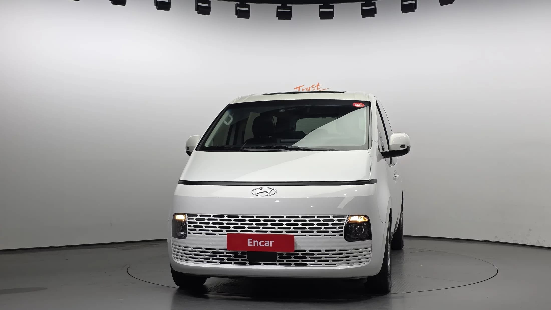 Hyundai Staria 4WD Tourer 11-Seater Modern, 2022 г. 70271 км. — фото 3