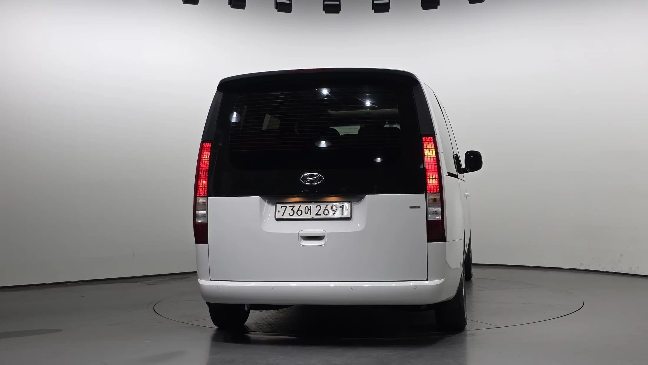 Hyundai Staria 4WD Tourer 11-Seater Modern, 2022 г. 70271 км. — фото 4