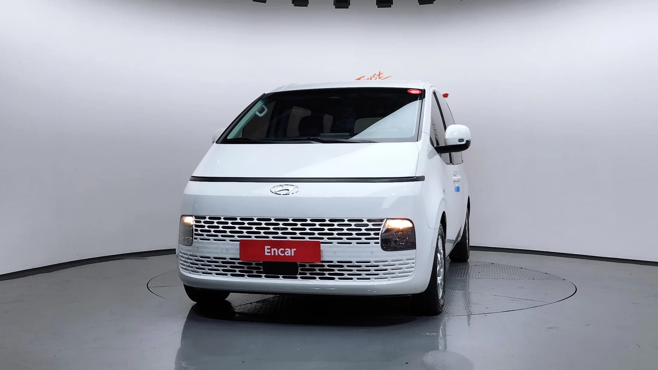 Hyundai Staria 4WD Tourer 9-Seater Modern, 2022 г. 63589 км. — фото 3