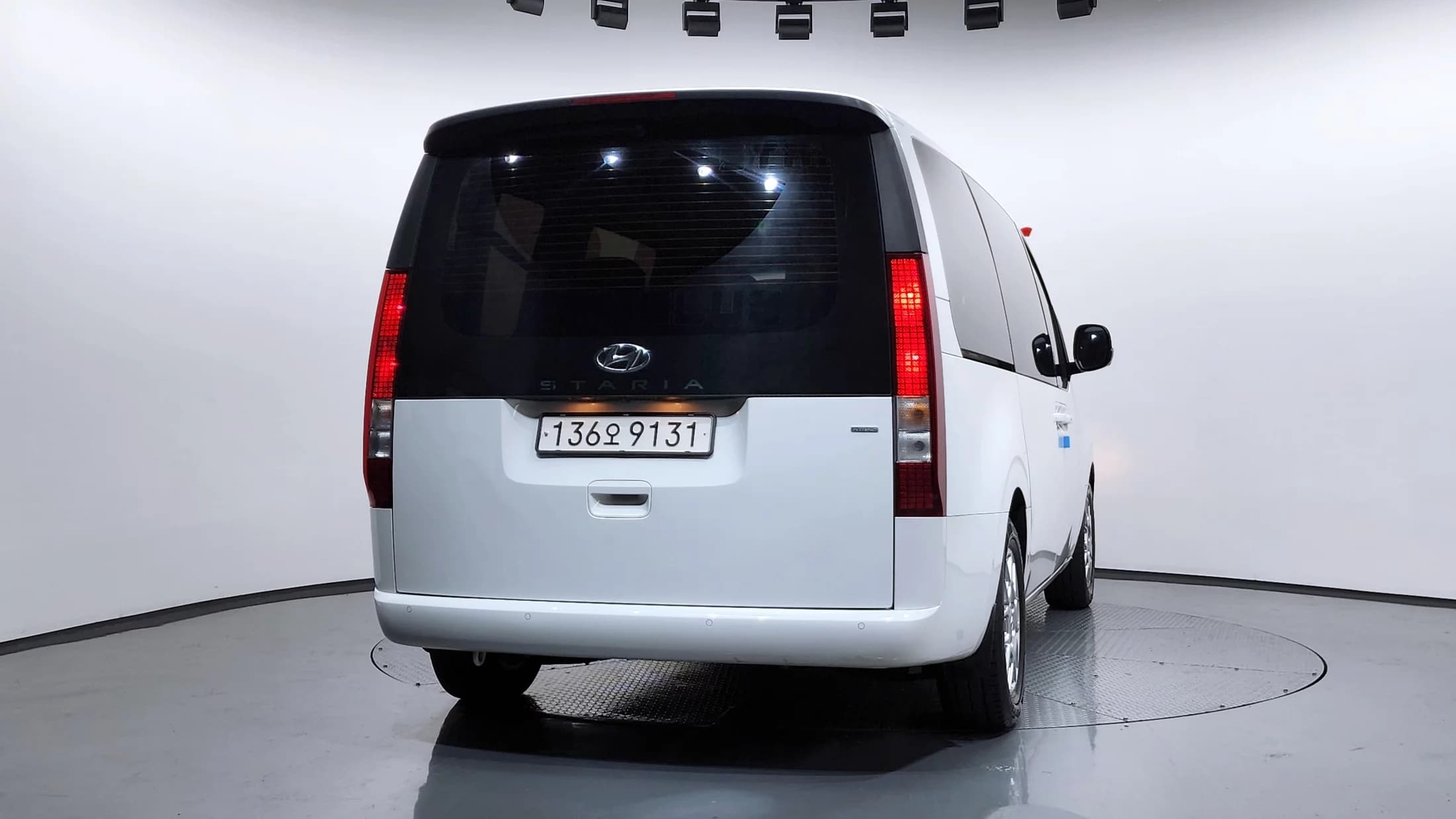Hyundai Staria 4WD Tourer 9-Seater Modern, 2022 г. 63589 км. — фото 4