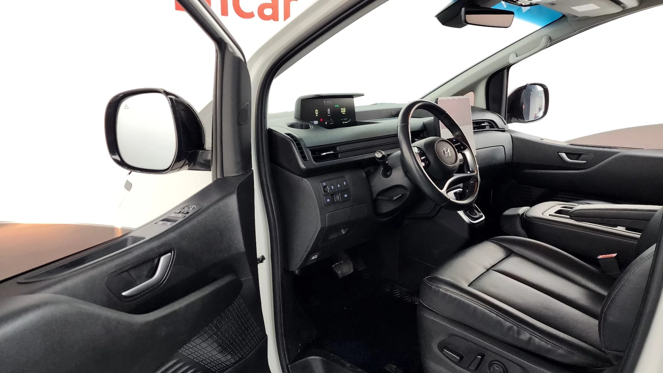 Hyundai Staria 4WD Tourer 9-Seater Modern, 2022 г. 63589 км. — фото 10