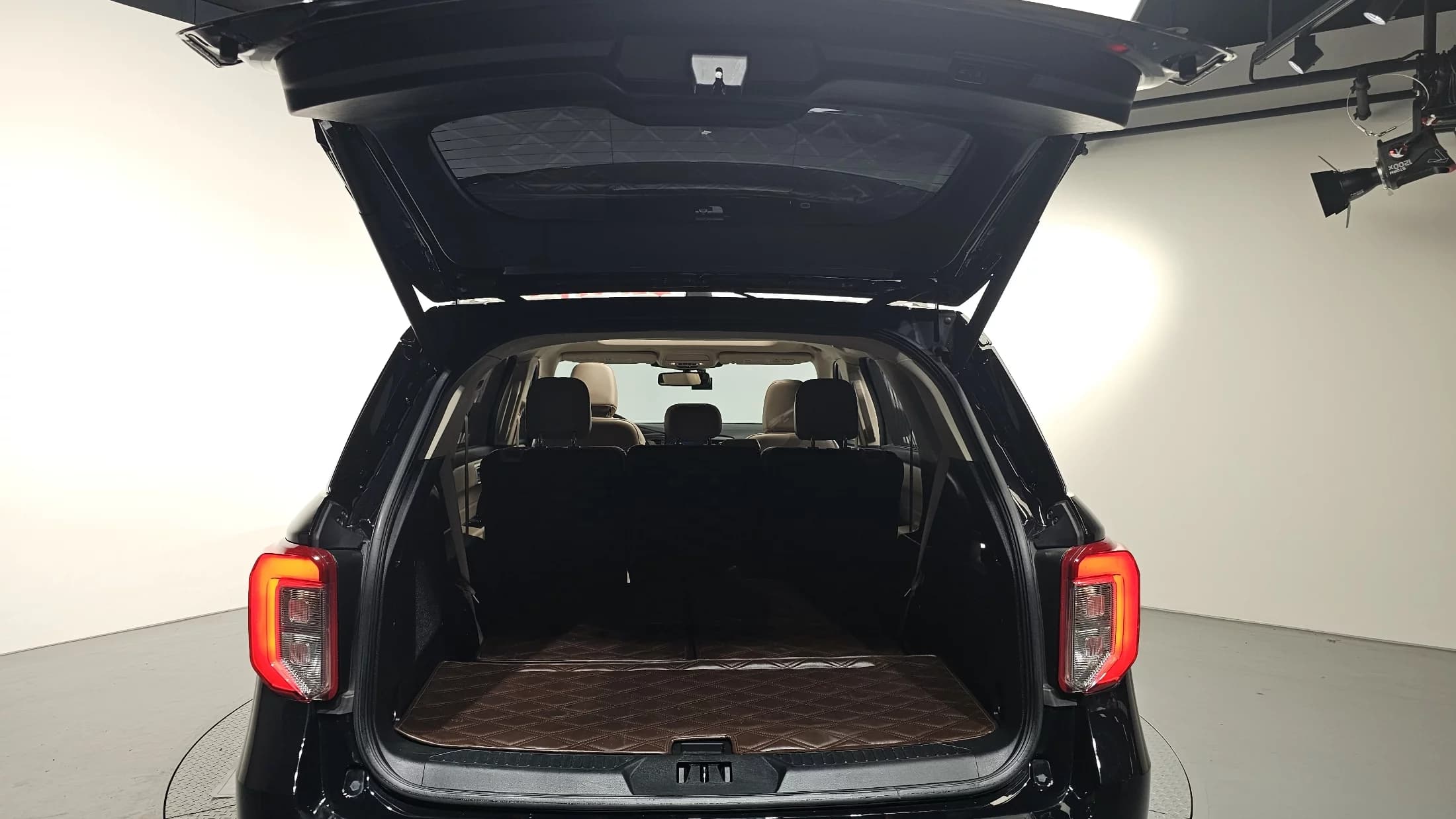 Ford EXPLORER 2.3 LimIted 4WD, 2022 г. 64567 км. — фото 20