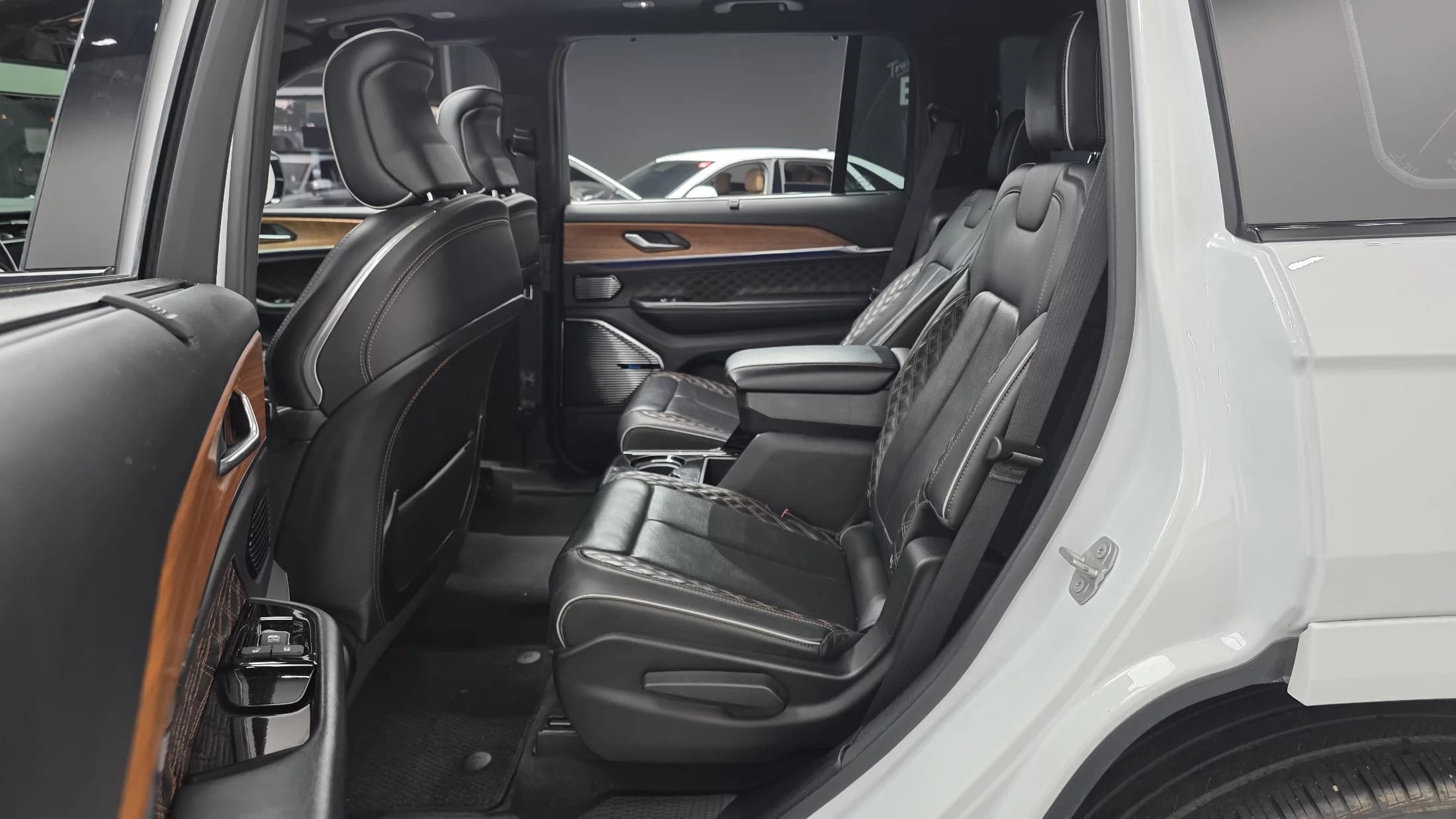 Jeep Grand Cherokee L 3.6 Summit Reserve, 2021 г. 116827 км. — фото 12