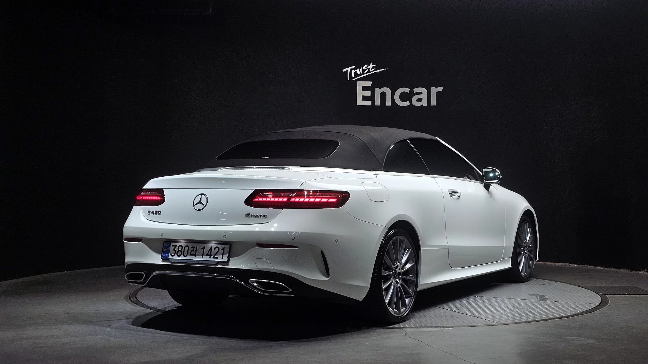 Mercedes-Benz E-Class E450 4MATIC Cabriolet, 2023 г. 13321 км. — фото 2