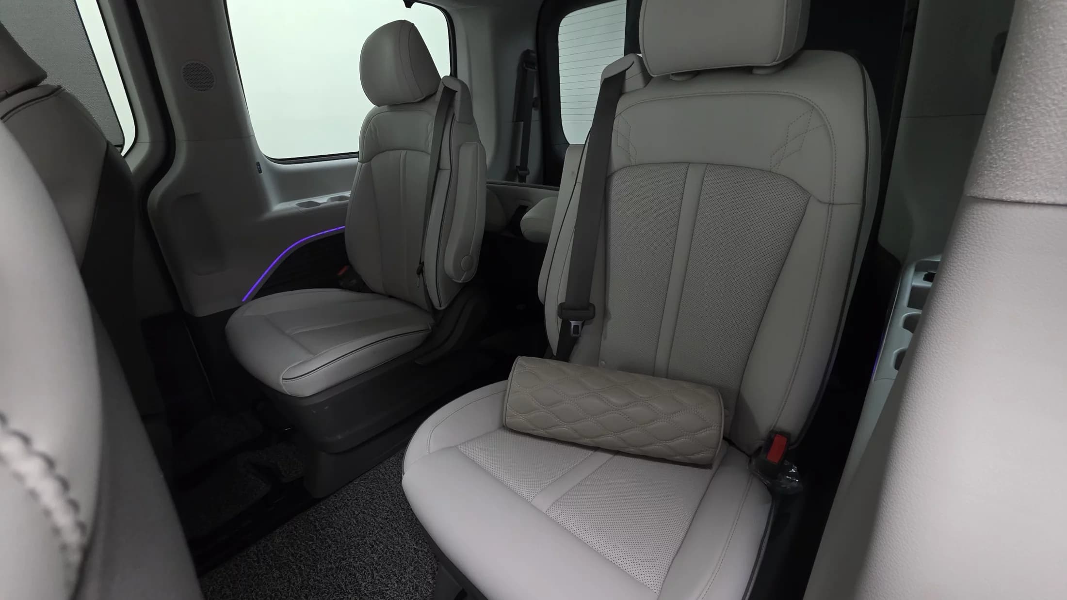Hyundai Staria 4WD Lounge 9-Seater Limousine, 2023 г. 87404 км. — фото 19