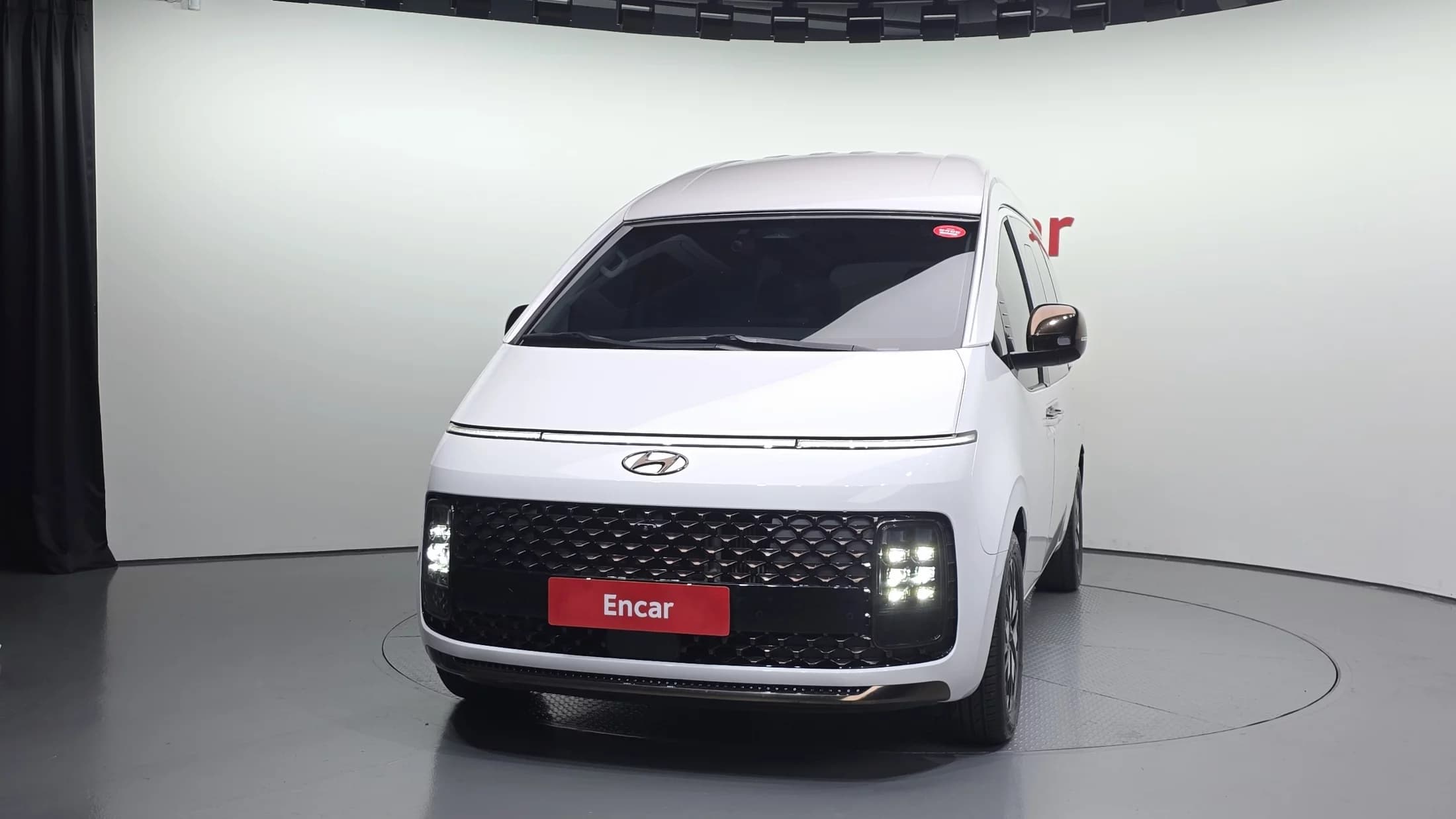 Hyundai Staria 4WD Lounge 9-Seater Limousine, 2023 г. 87404 км. — фото 3