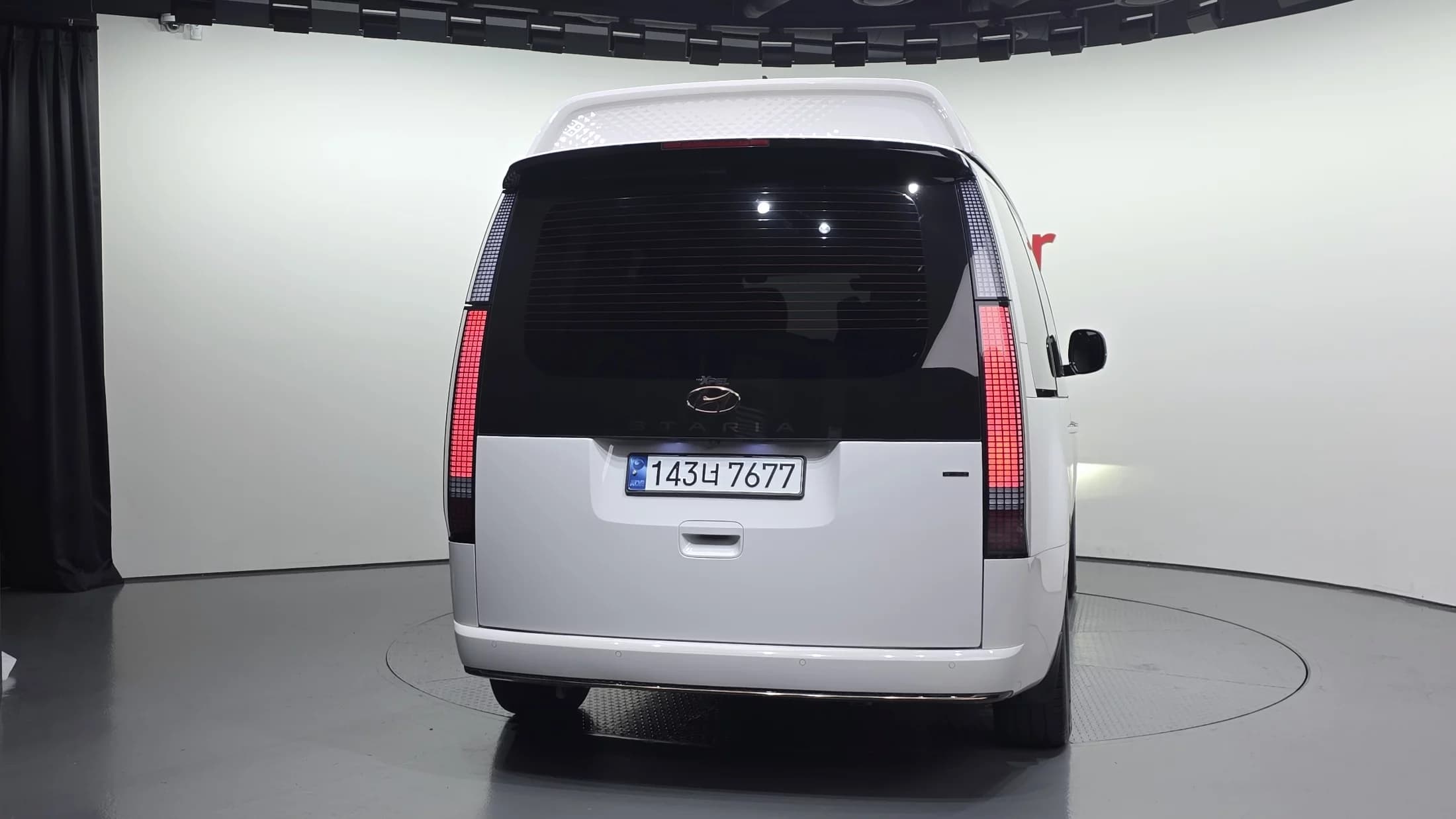 Hyundai Staria 4WD Lounge 9-Seater Limousine, 2023 г. 87404 км. — фото 4