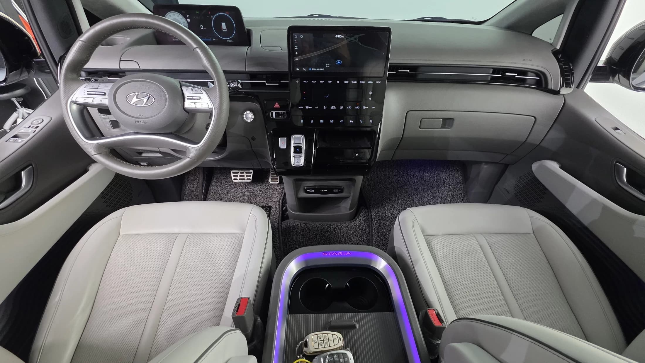 Hyundai Staria 4WD Lounge 9-Seater Limousine, 2023 г. 87404 км. — фото 7