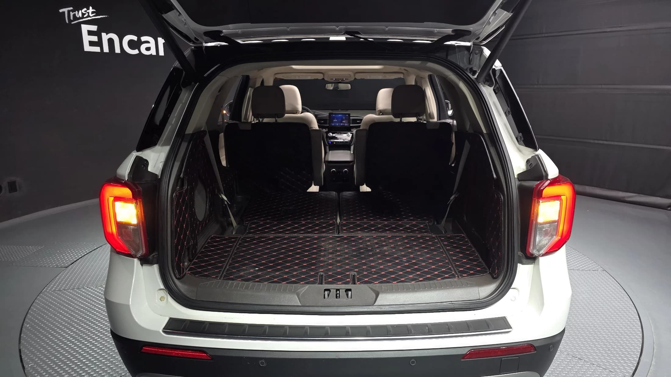 Ford EXPLORER 3.0 Platinum 4WD, 2022 г. 107839 км. — фото 20