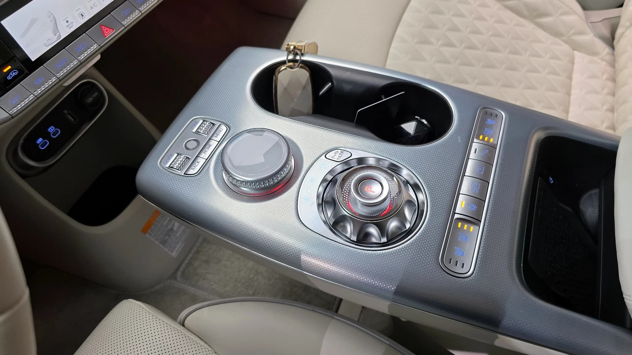 Genesis GV60 Standard AWD, электромобиль, 2023 г. 32740 км. — фото 9