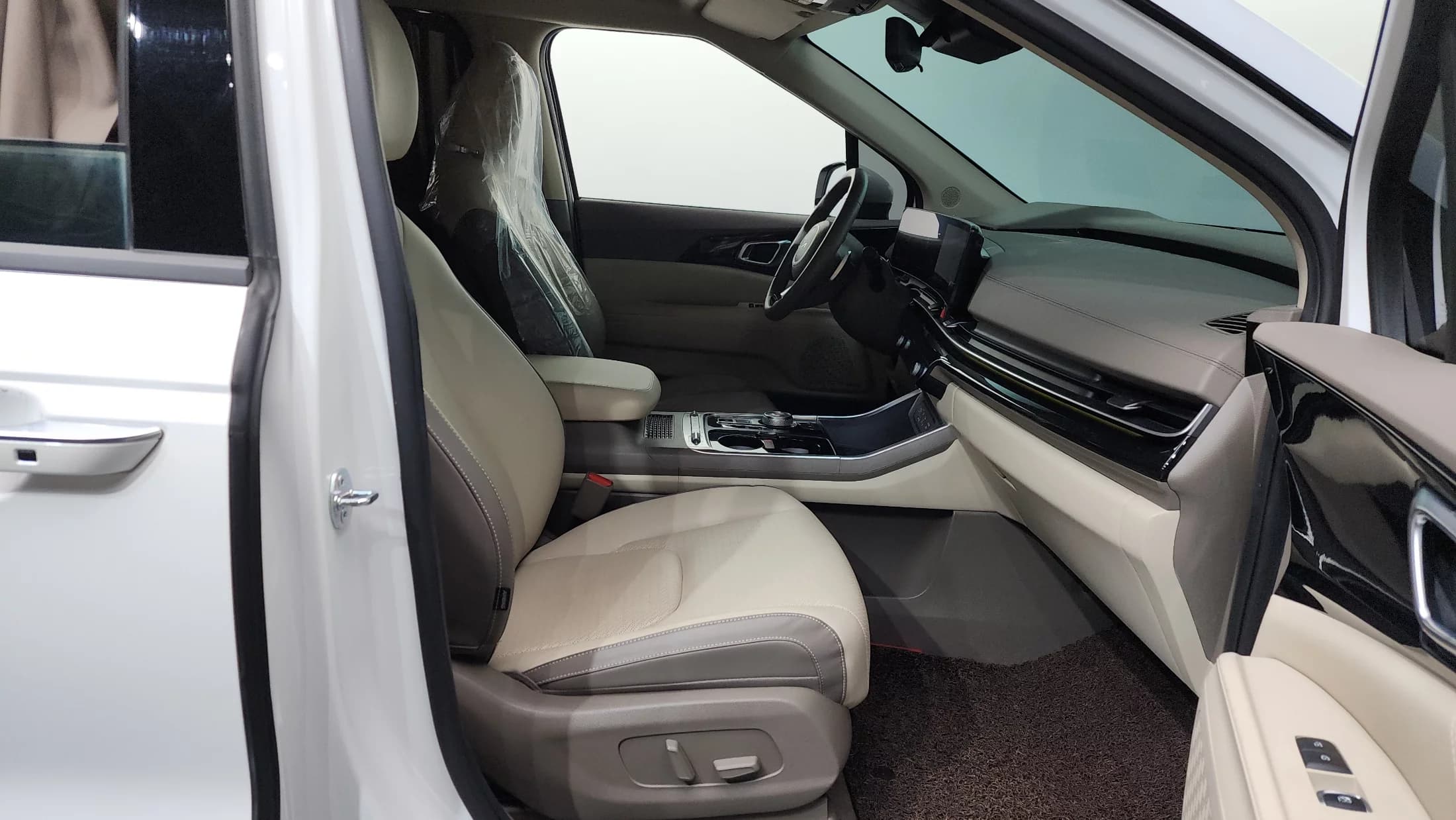 Kia Carnival Gasoline 7-Seater Hi Limousine Signature, 2024 г. 28468 км. — фото 11