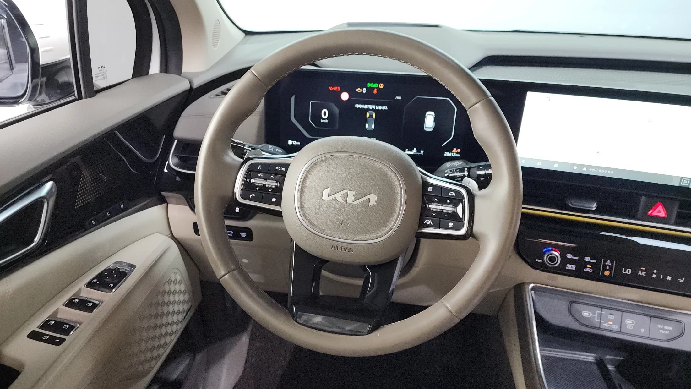 Kia Carnival Gasoline 7-Seater Hi Limousine Signature, 2024 г. 28468 км. — фото 13