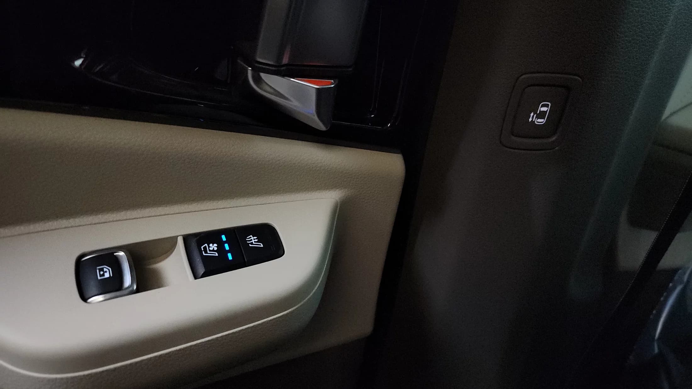Kia Carnival Gasoline 7-Seater Hi Limousine Signature, 2024 г. 28468 км. — фото 18