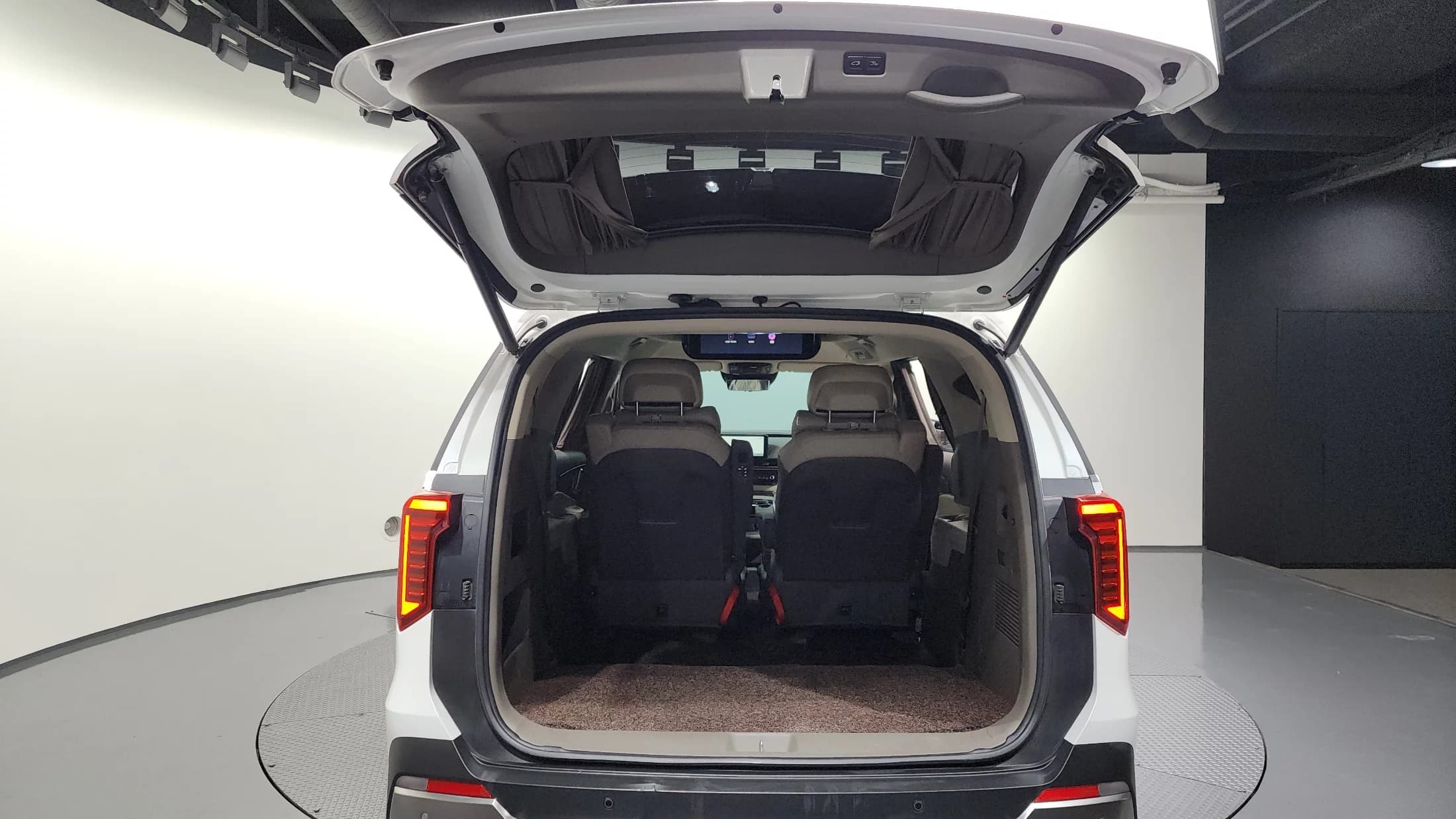 Kia Carnival Gasoline 7-Seater Hi Limousine Signature, 2024 г. 28468 км. — фото 20