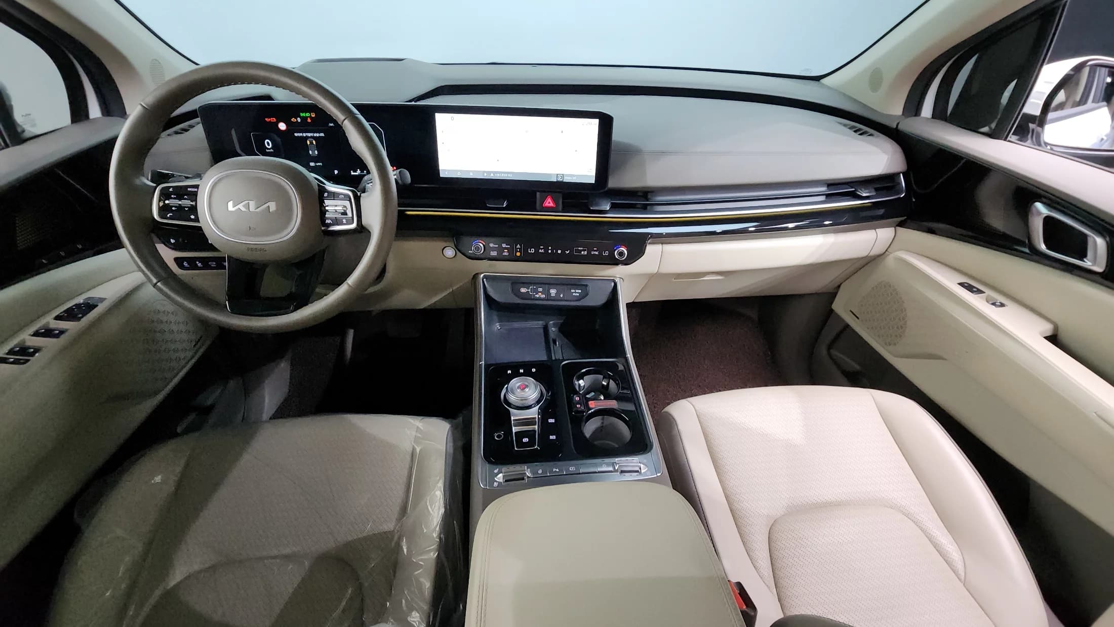 Kia Carnival Gasoline 7-Seater Hi Limousine Signature, 2024 г. 28468 км. — фото 7