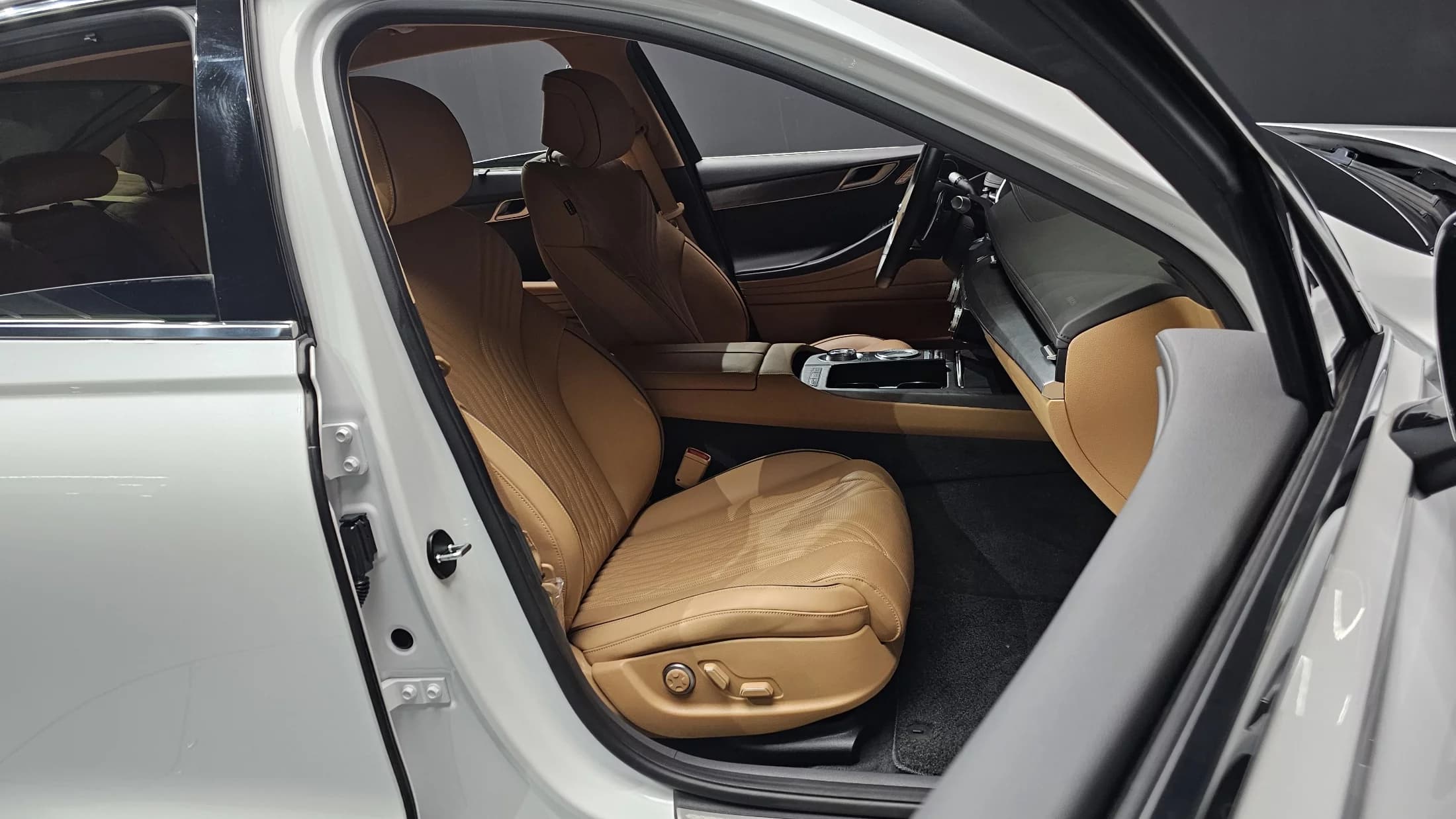 Genesis G80 Gasoline 2.5 Turbo AWD, 2022 г. 28641 км. — фото 11