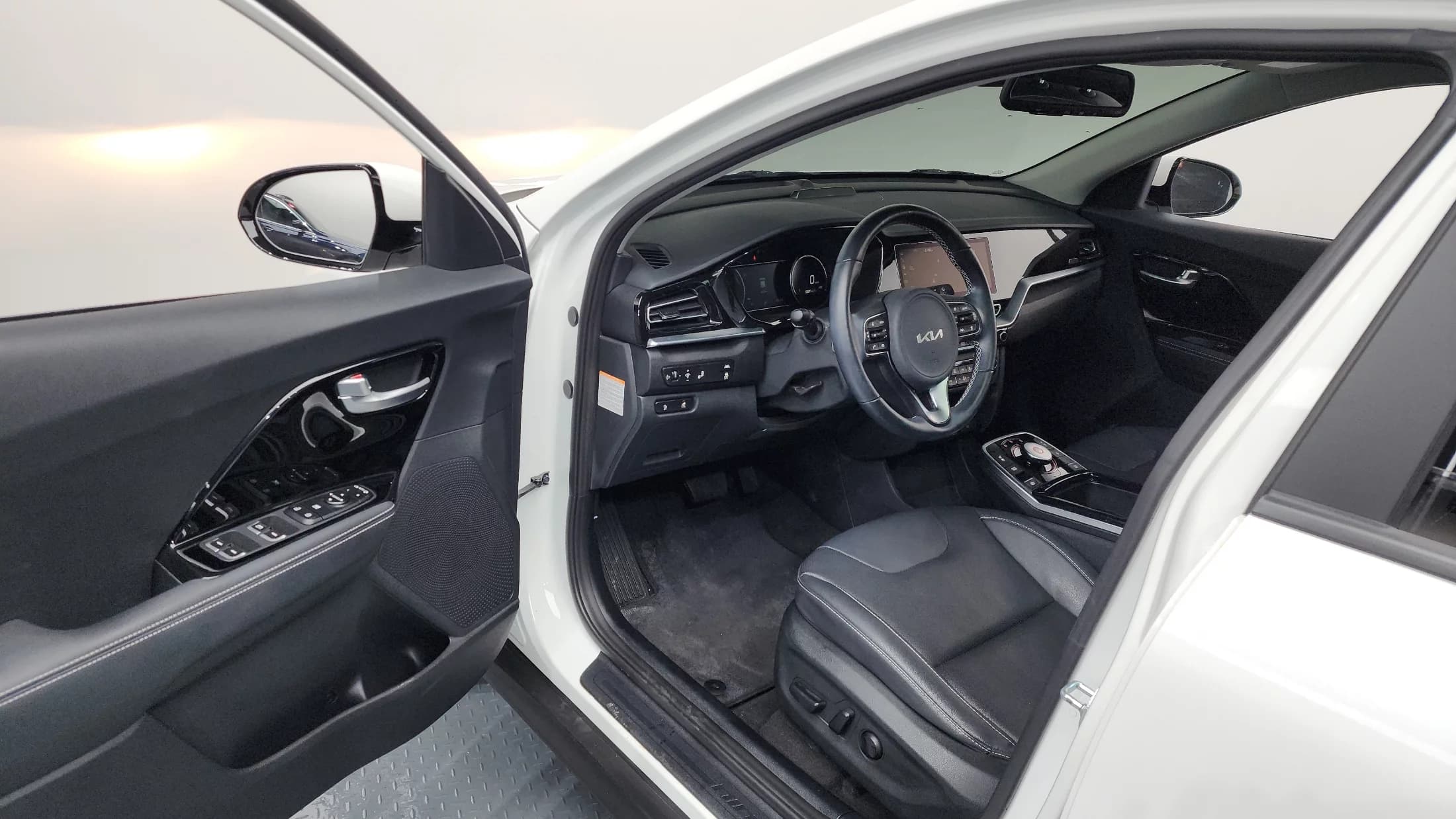 Kia Niro Prestige, электромобиль, 2021 г. 60147 км. — фото 10