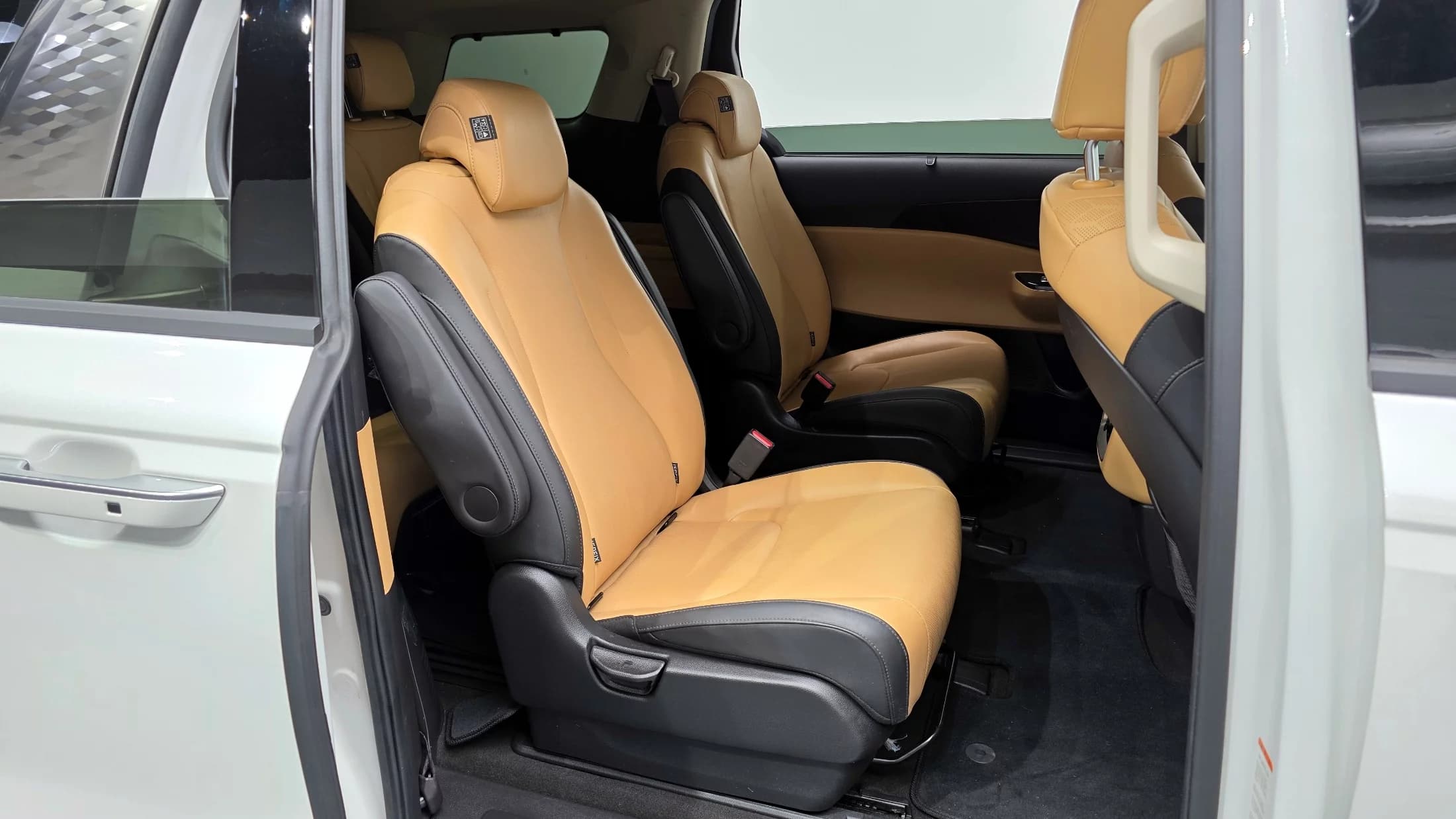 Kia Carnival 9-Seater Noblesse, 2023 г. 29057 км. — фото 12