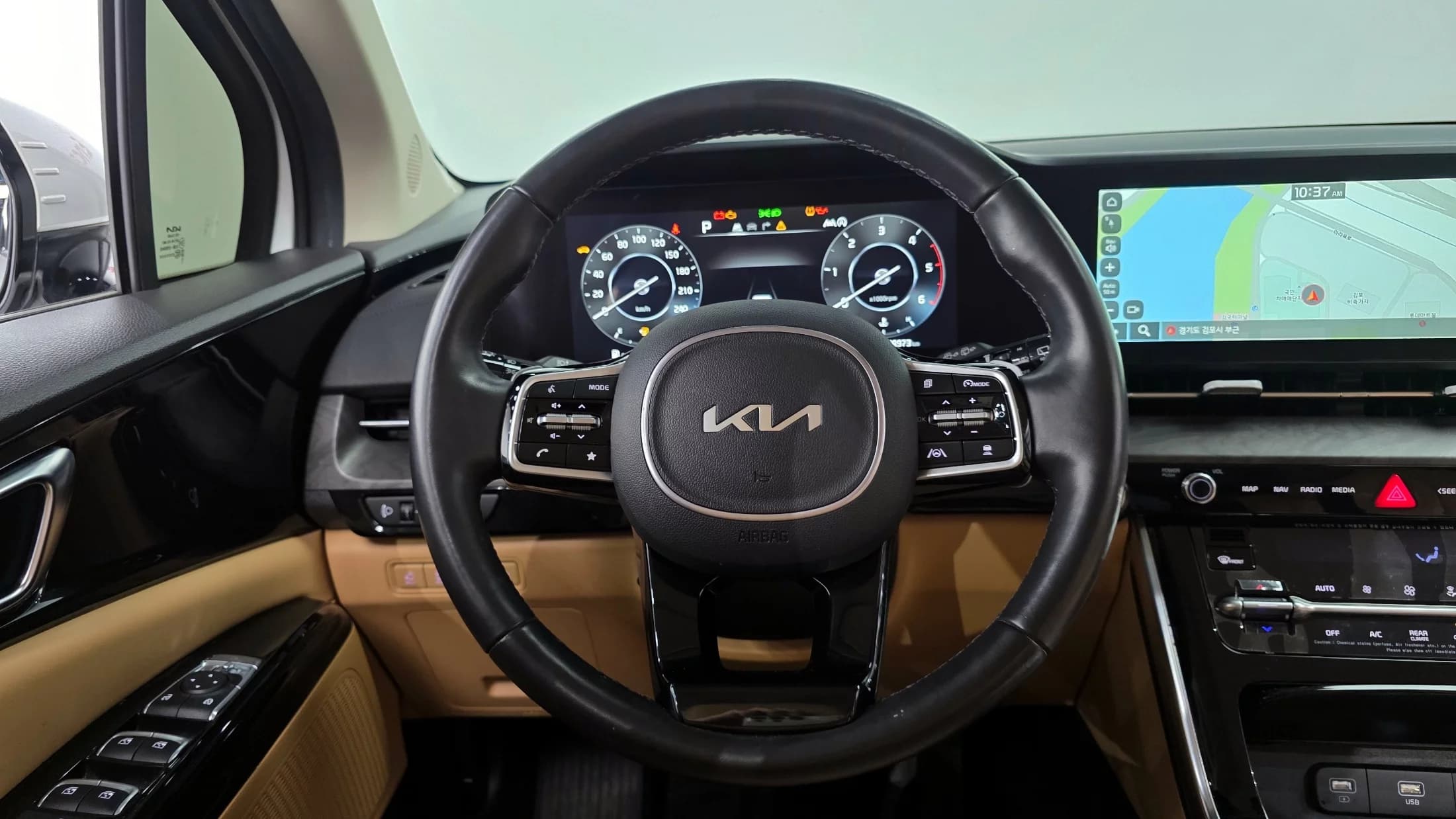 Kia Carnival 9-Seater Noblesse, 2023 г. 29057 км. — фото 13
