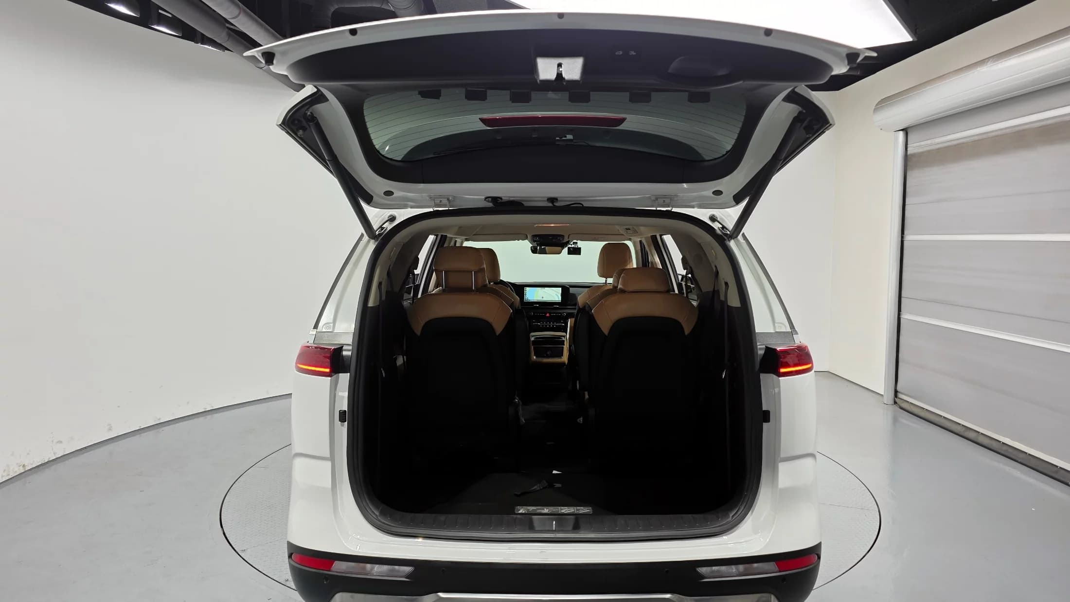 Kia Carnival 9-Seater Noblesse, 2023 г. 29057 км. — фото 20