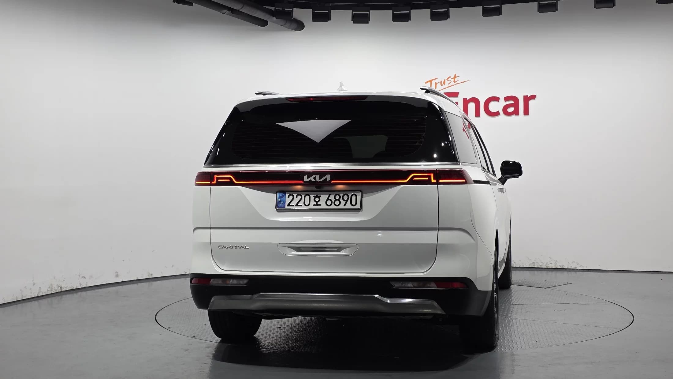Kia Carnival 9-Seater Noblesse, 2023 г. 29057 км. — фото 4