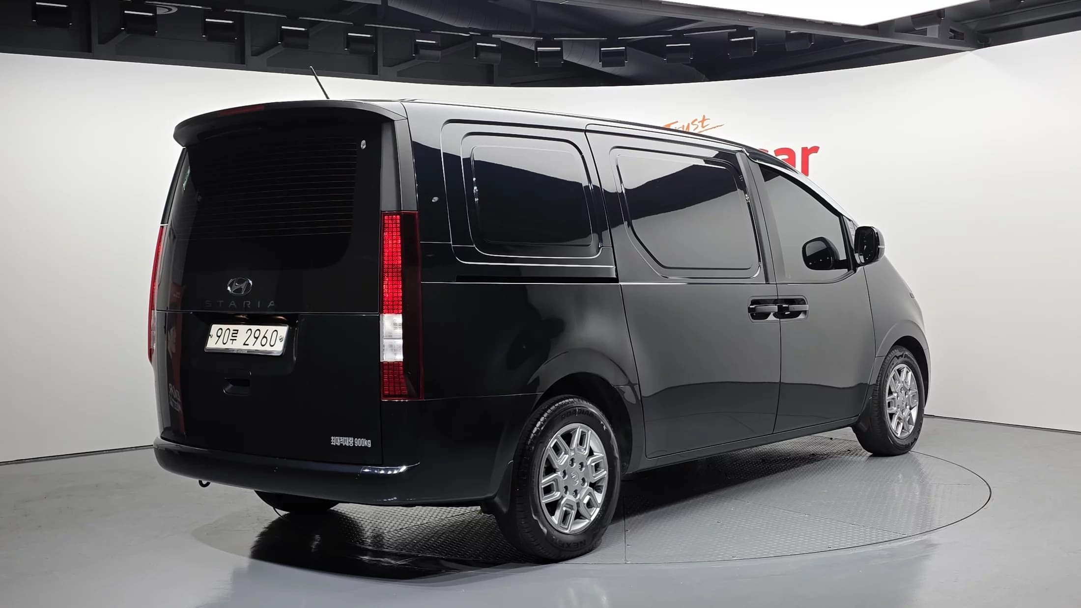 Hyundai Staria Cargo 3-Seater Modern, 2021 г. 60391 км. — фото 2