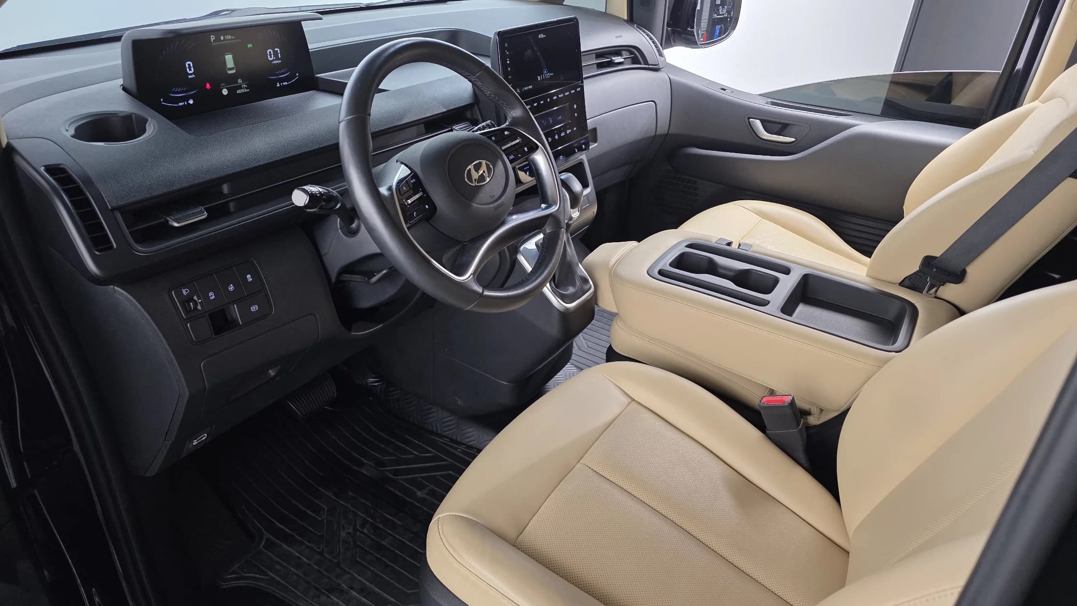 Hyundai Staria Cargo 3-Seater Modern, 2021 г. 60391 км. — фото 7