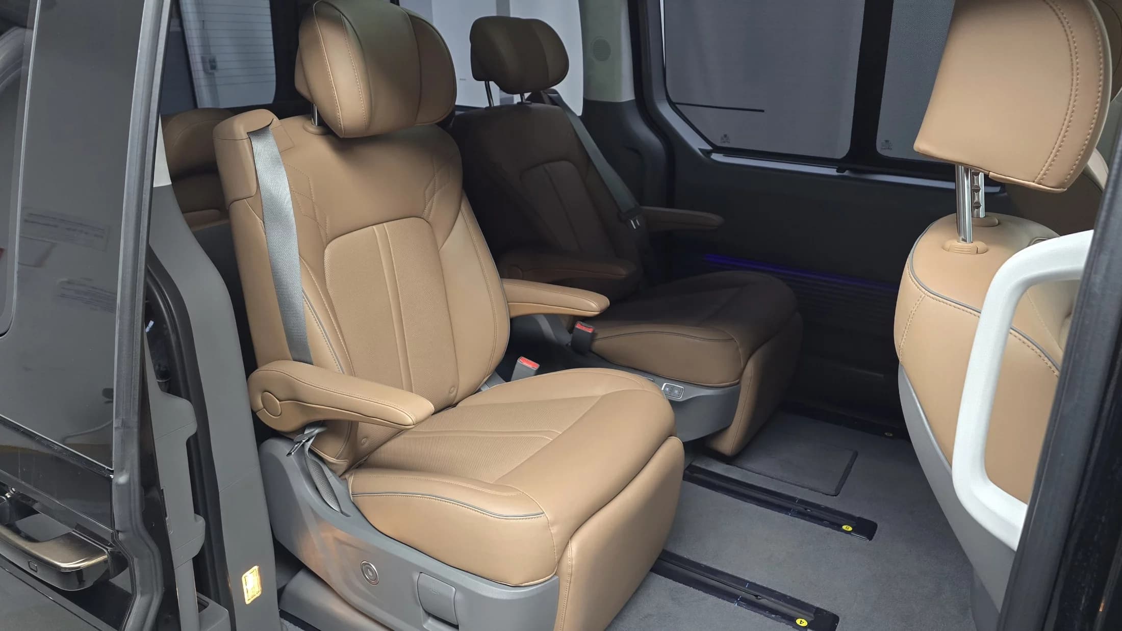 Hyundai Staria 4WD Lounge 7-Seater Inspiration, 2025 г. 17497 км. — фото 12