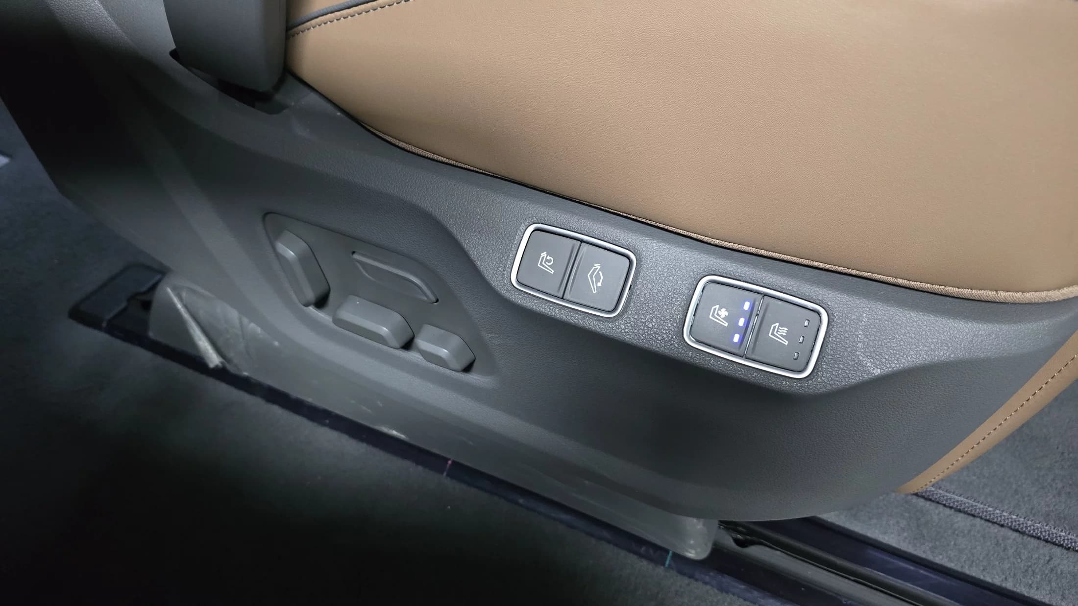 Hyundai Staria 4WD Lounge 7-Seater Inspiration, 2025 г. 17497 км. — фото 19