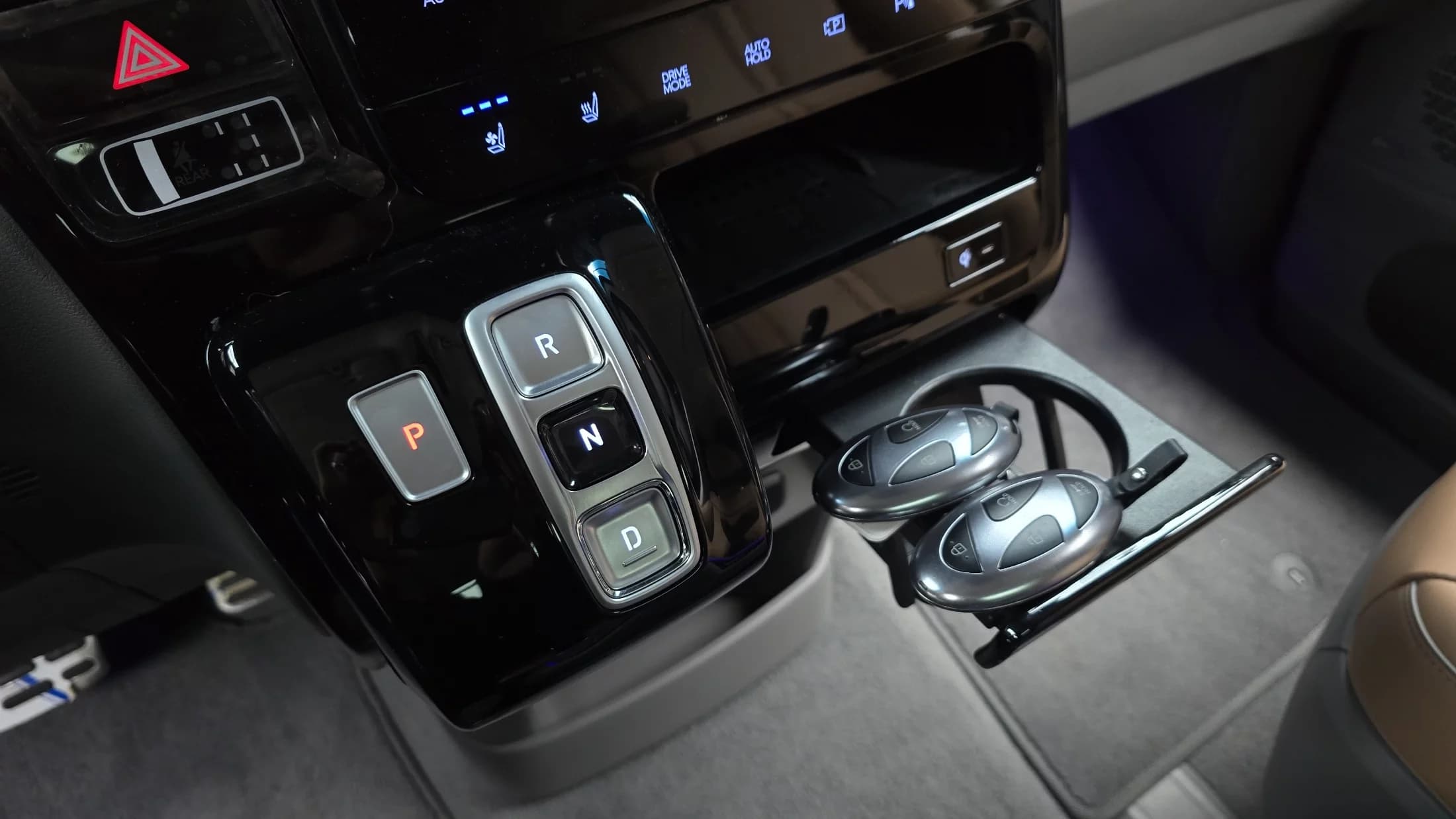Hyundai Staria 4WD Lounge 7-Seater Inspiration, 2025 г. 17497 км. — фото 9