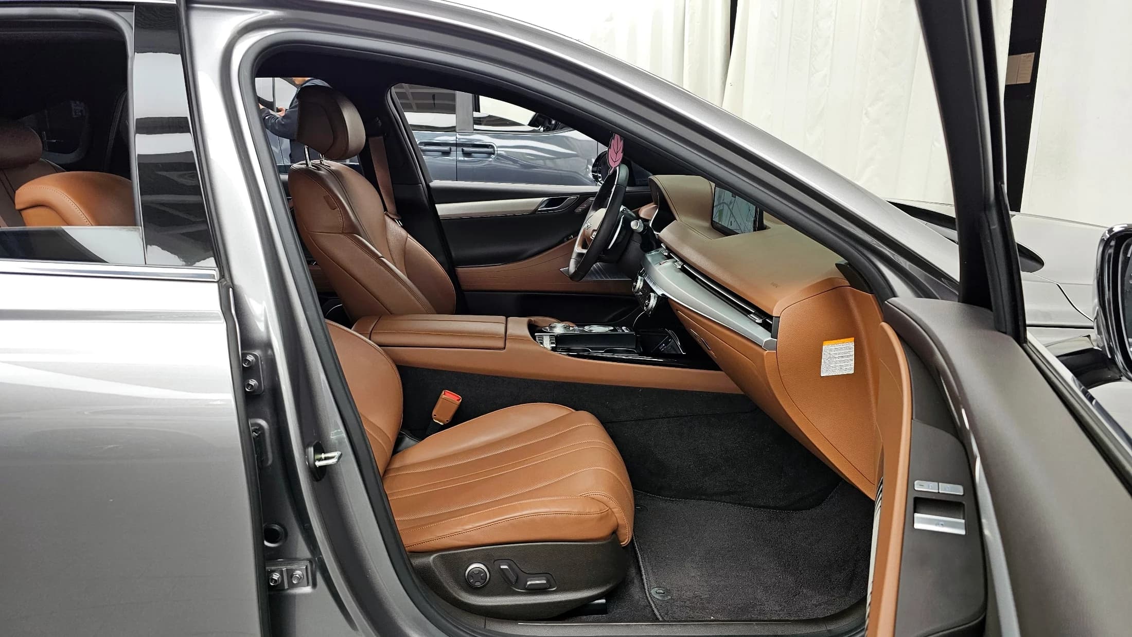 Genesis Electrified G80 e-AWD, электромобиль, 2022 г. 46970 км. — фото 11