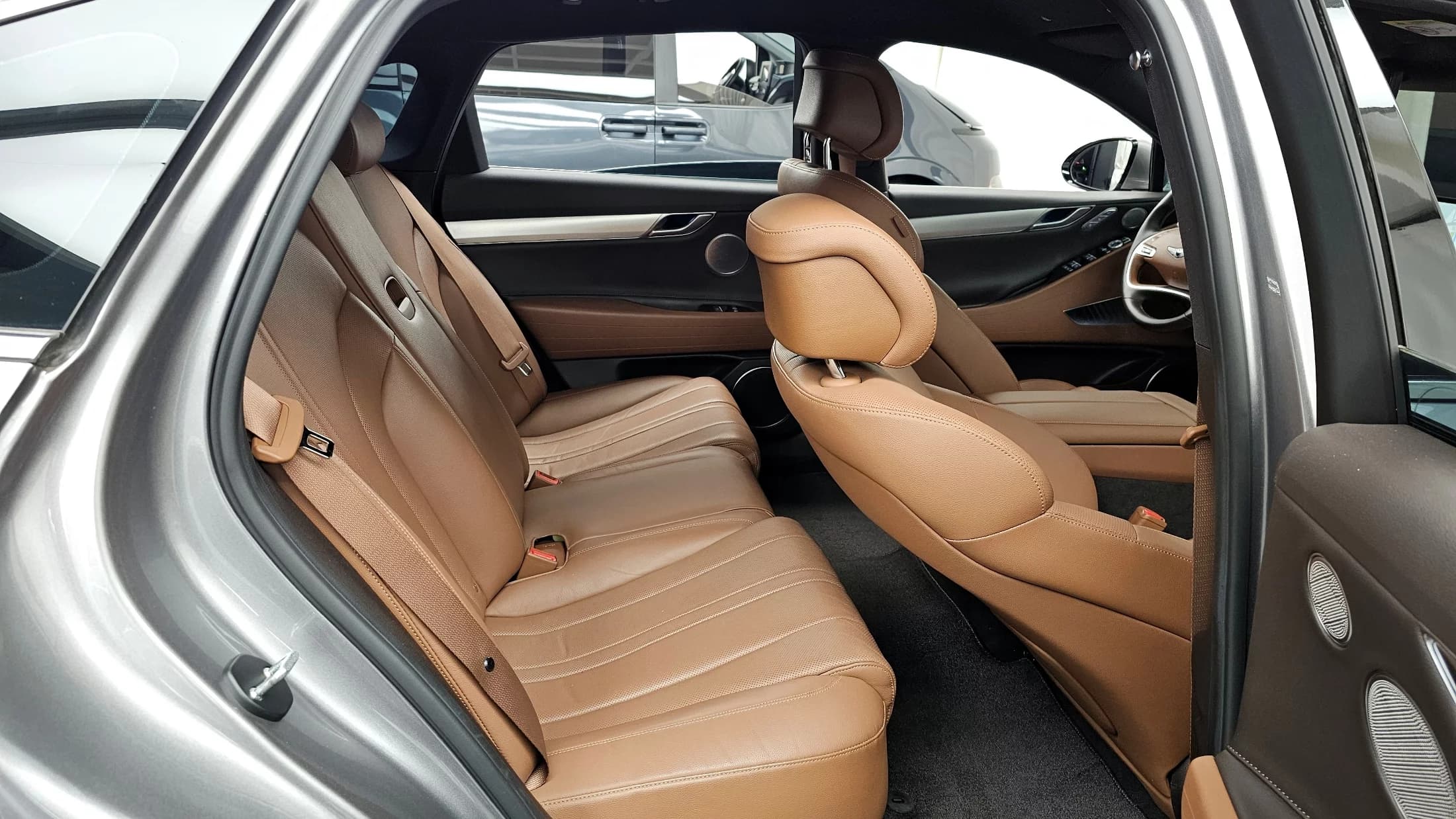 Genesis Electrified G80 e-AWD, электромобиль, 2022 г. 46970 км. — фото 12