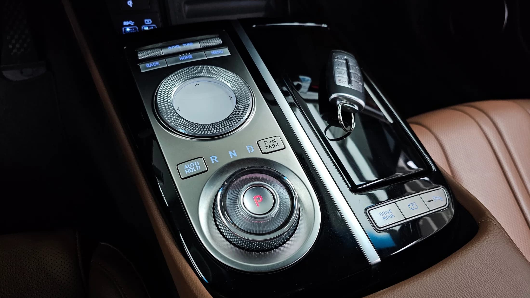 Genesis Electrified G80 e-AWD, электромобиль, 2022 г. 46970 км. — фото 9