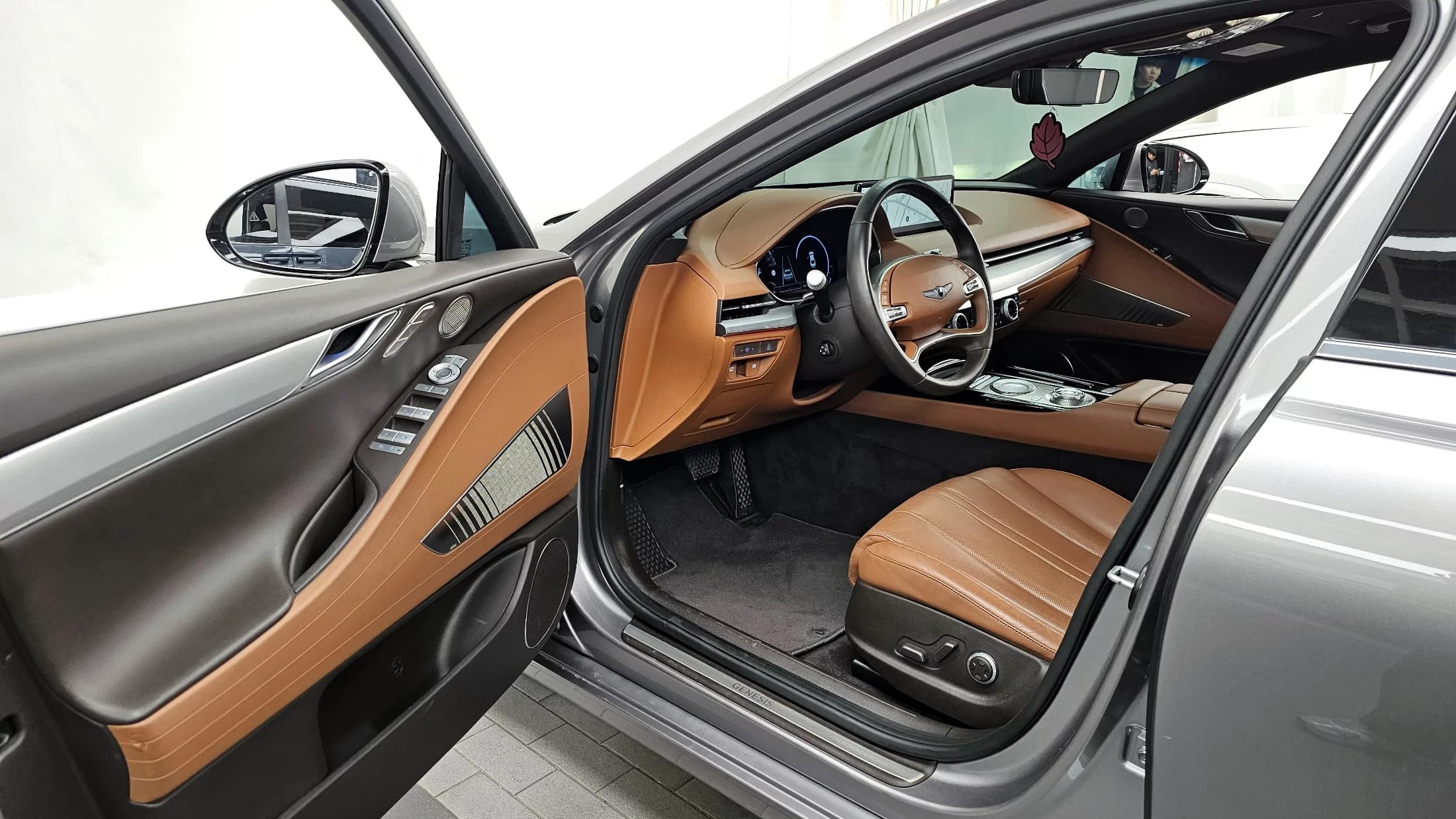 Genesis Electrified G80 e-AWD, электромобиль, 2022 г. 46970 км. — фото 10