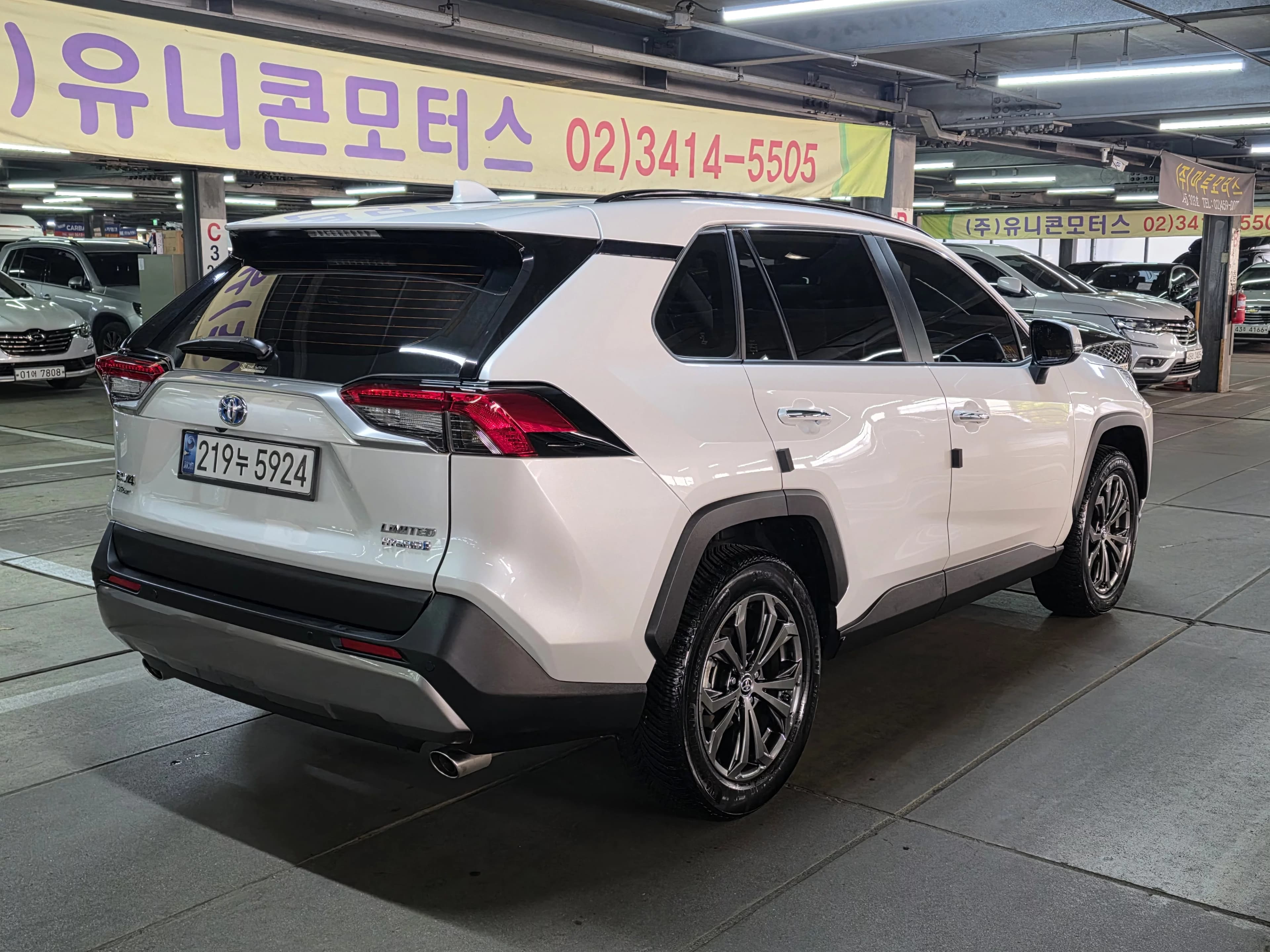 Toyota RAV4 2,5 4WD Hybrid LTD, гибрид, 2024 г. 19078 км. — фото 4