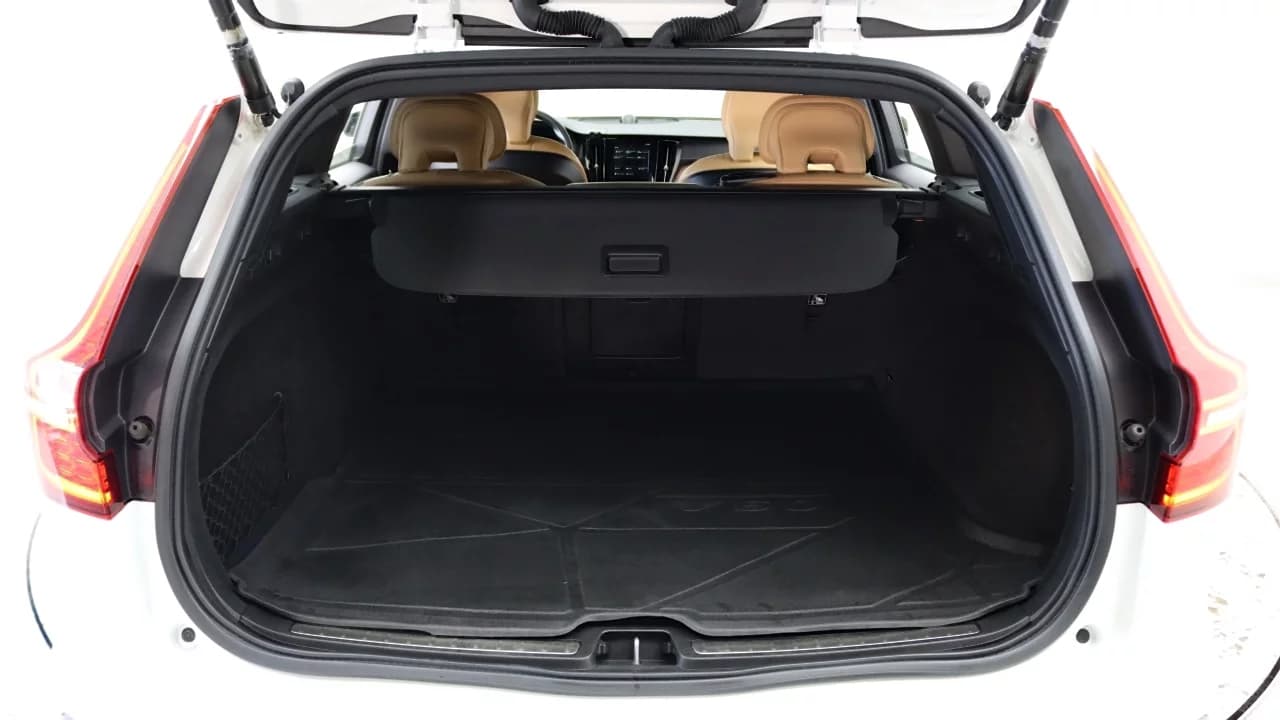 Volvo V60 B5 Pro AWD, 2021 г. 118741 км. — фото 12