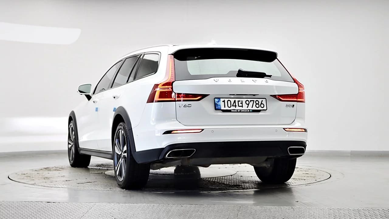 Volvo V60 B5 Pro AWD, 2021 г. 118741 км. — фото 4