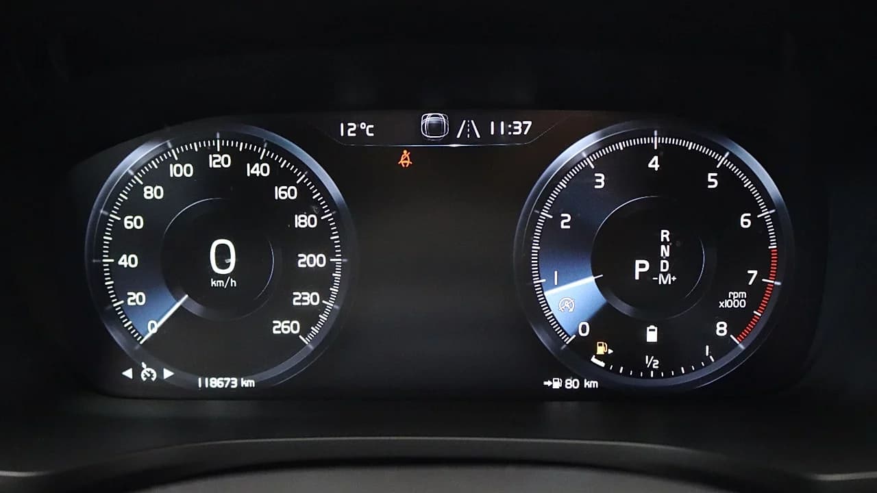 Volvo V60 B5 Pro AWD, 2021 г. 118741 км. — фото 8