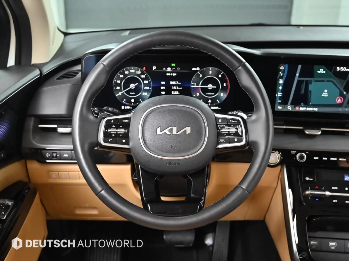 Kia Carnival 9-Seater Signature, 2023 г. 70313 км. — фото 13